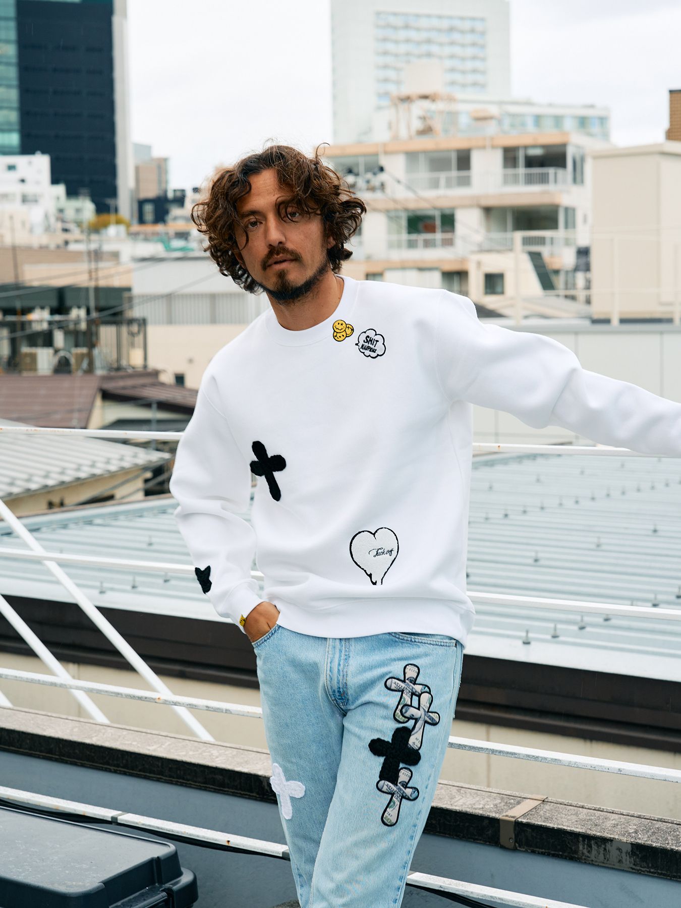 【予約品 5月8日(木) AM10時 締切】 TC裏毛起毛 レオパードスター発泡プリント&マルチパッチワーク スウェットシャツ / ホワイト