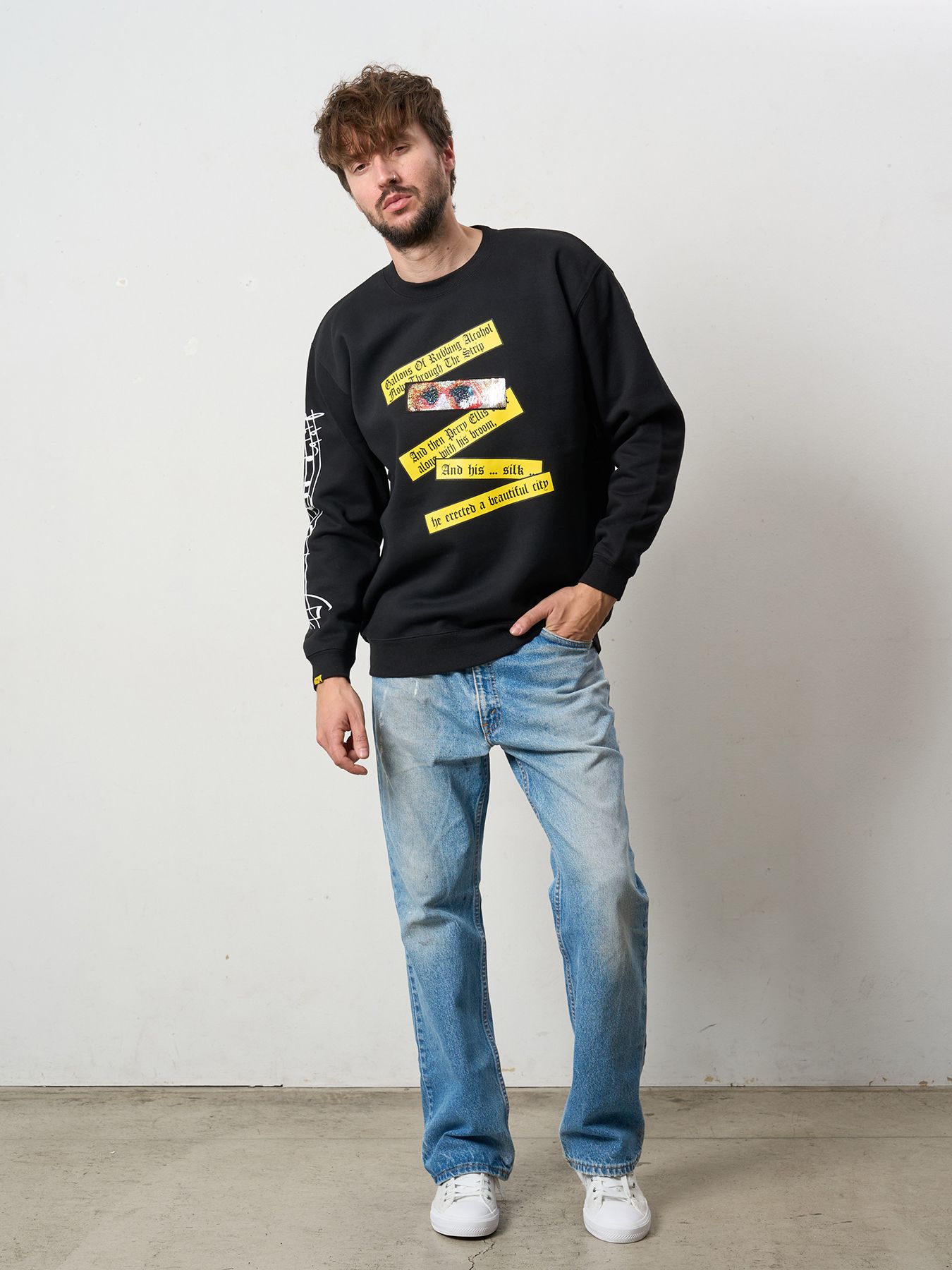 【予約品 5月8日(木) AM10時 締切】 TC裏毛起毛 リリック リボン シークインMUSICプリント スウェットシャツ / ブラック