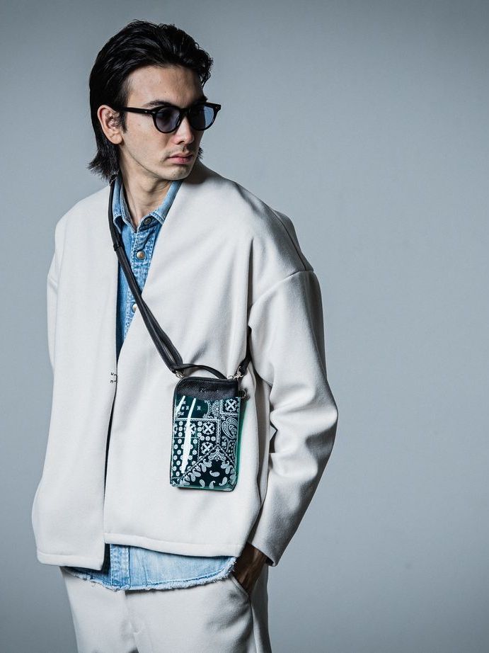 《予約品》 vermilion×RESOUND PVC Mobile pouch / ウォレットショルダーバッグ / グリーン