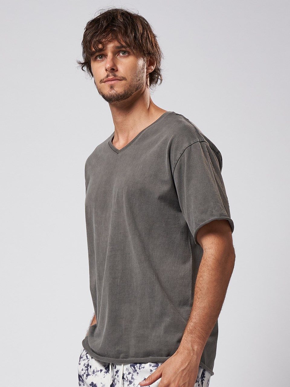 《予約品》 wide cut-off V-neck S/S / VネックTシャツ / グレー