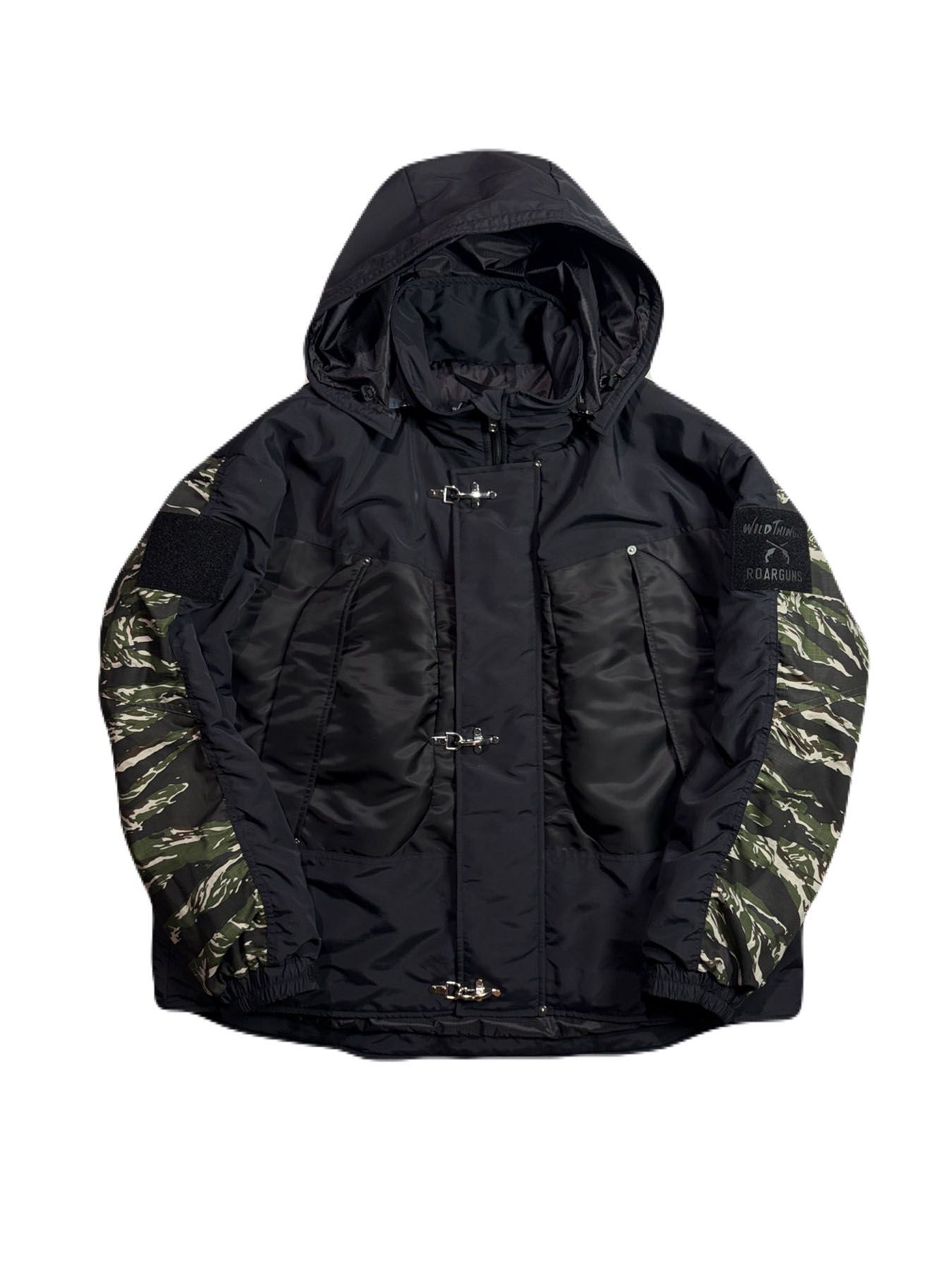 【予約品 3月9日(月) 18:00 締切】WILD THINGS コラボ - ×WILD THINGS EMB / ショートモンスターパーカー / 背中刺繍あり / ブラック