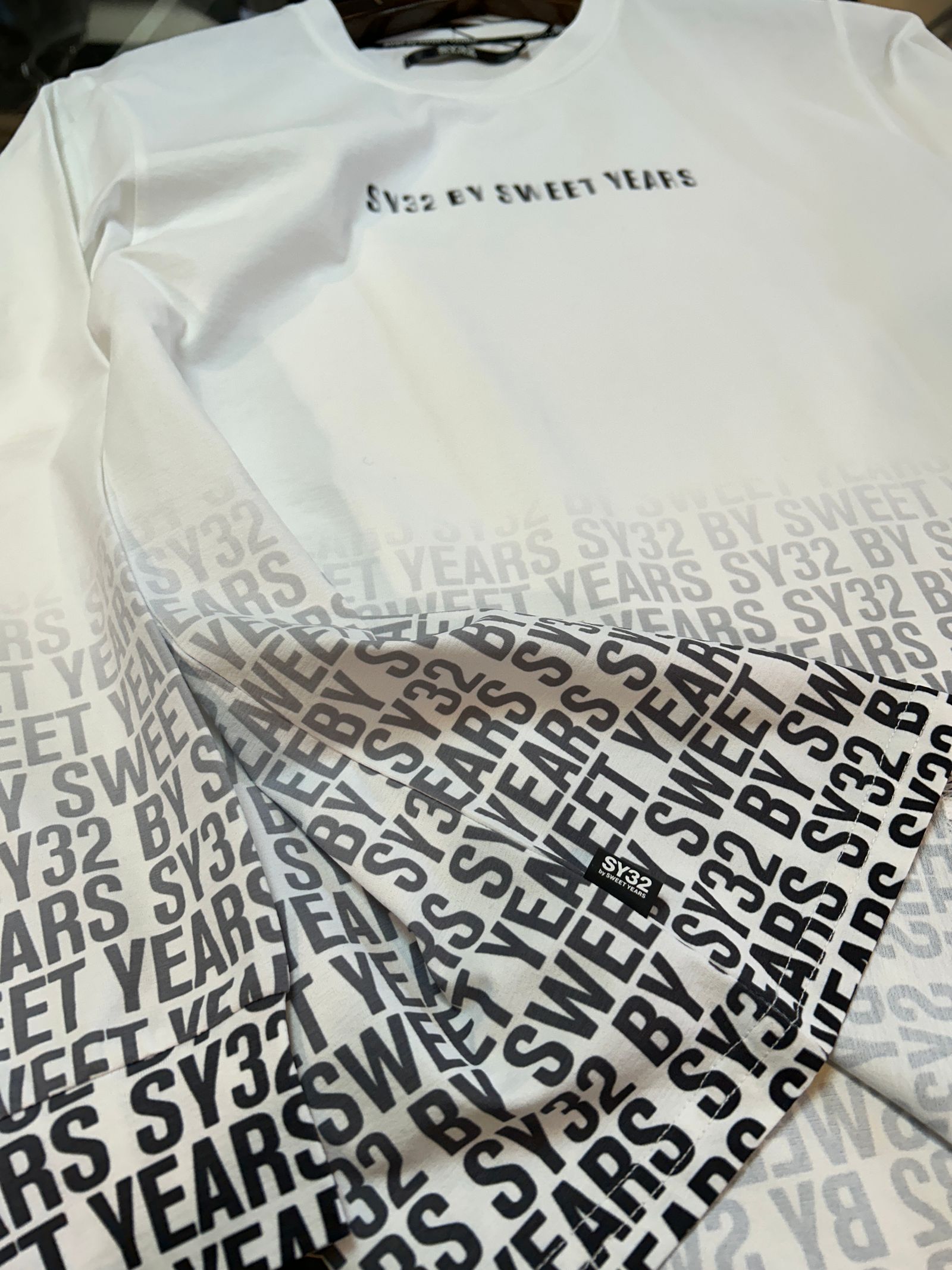 GRADATION LOGO L/S TEE / グラデーションロゴ 長袖Tシャツ / ホワイト 【SY32 by SWEET YEARS】