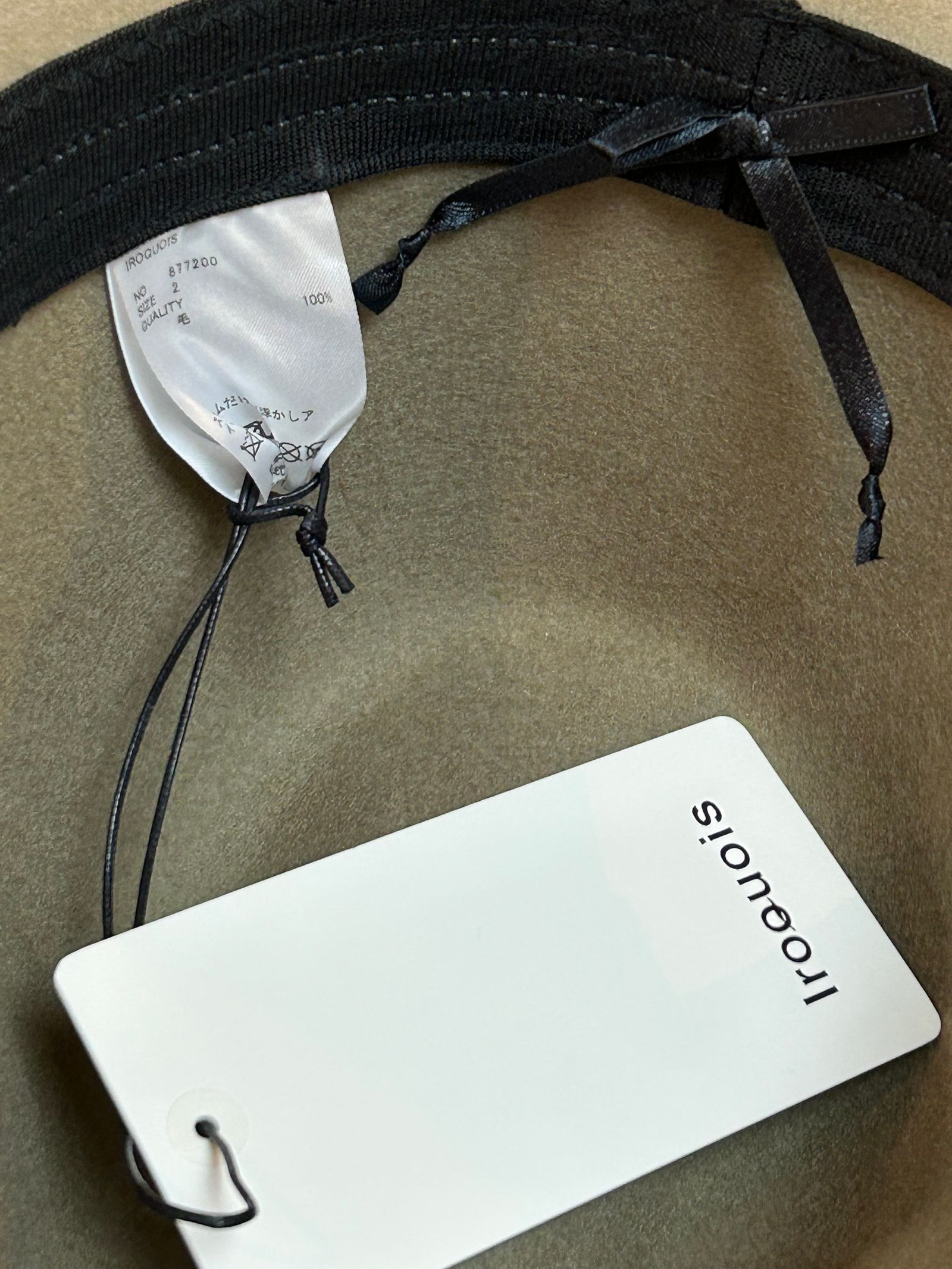 CENTER CREASE HAT / Wネームハット  / ベージュ 【Iroquois.イロコイ】