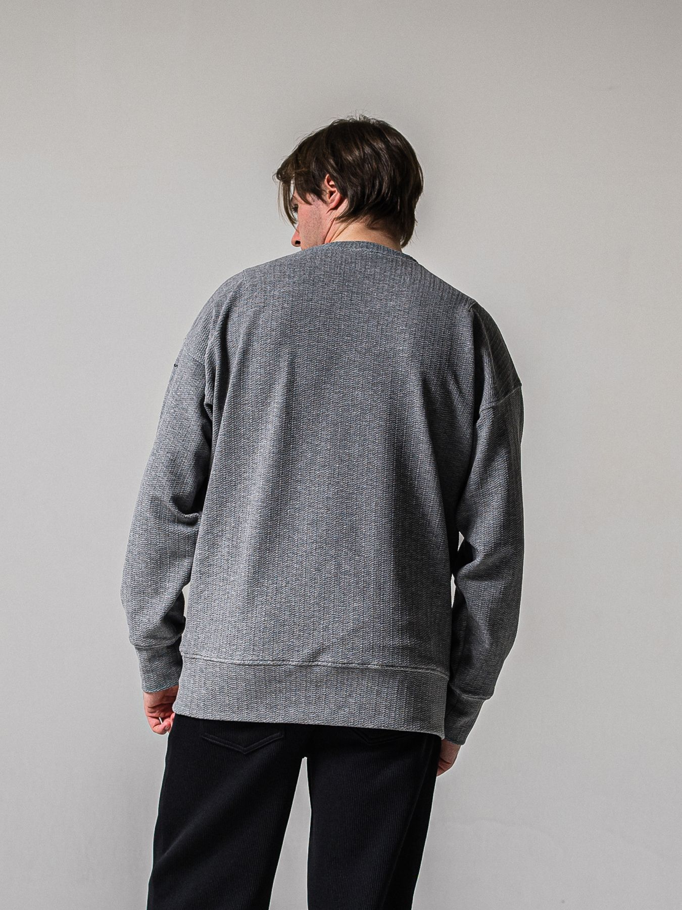 【予約品 11月16日(日) 締切】BLISTER TRAINER / ブリスターニット トレーナー  / グレー