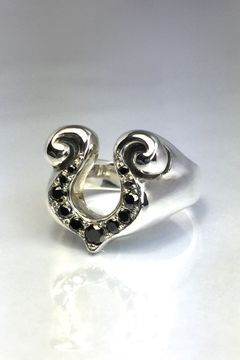 《受注生産》 RHYTHMIC HORSESHOE RING with BLACK CUBIC ZIRCONIA リング 【GOD SIZE】 注文から2～4入荷予定