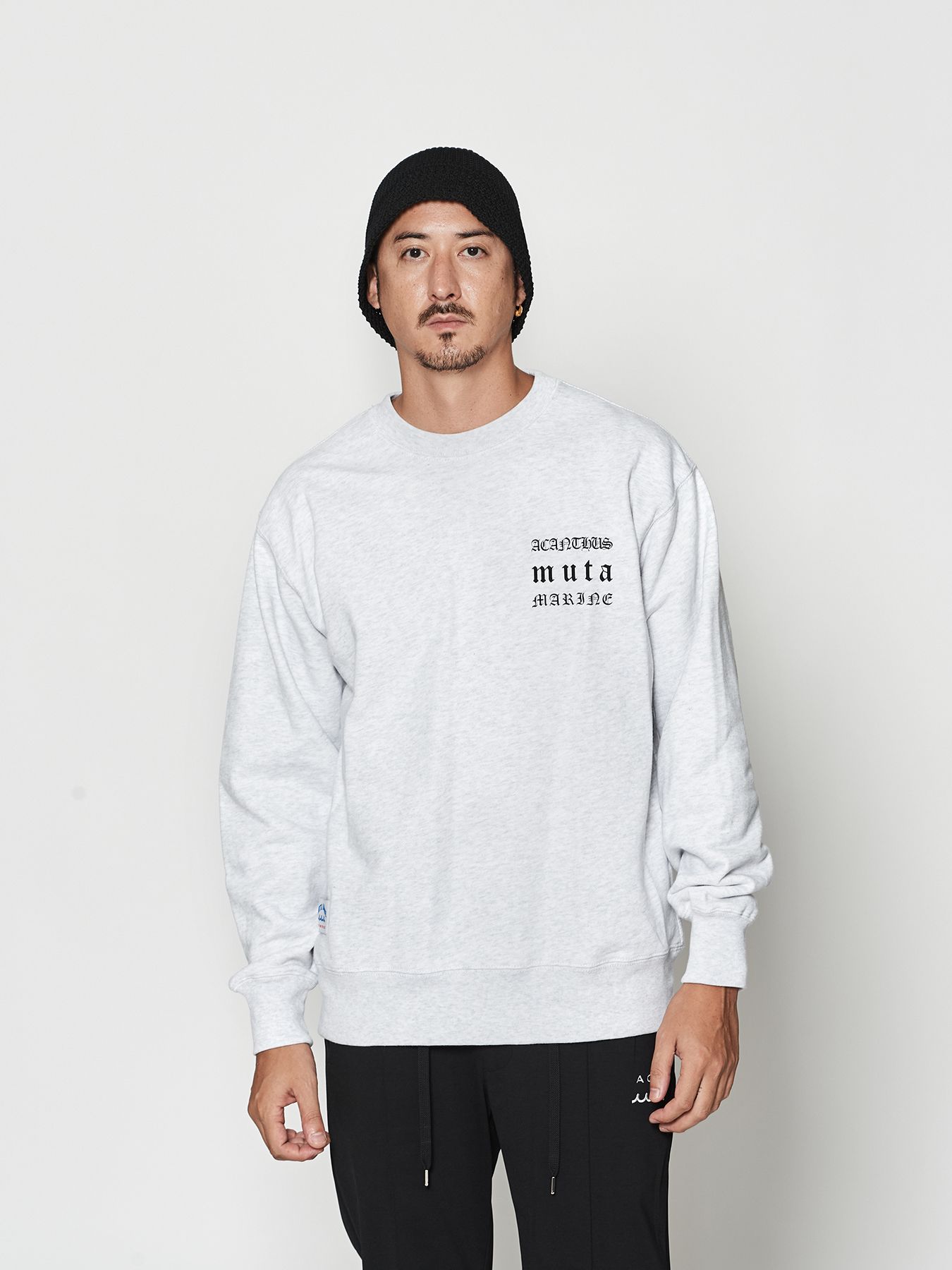【予約品 10月9日(木) 締切】muta Old Logo Crewneck / スウェット / グレー【Acanthus × muta MARINE】