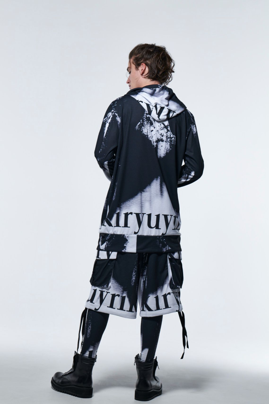 《予約品》 ZippLooseHoodie / ブラック＆ホワイト 【kiryuyrik】 2023年2月以降入荷予定