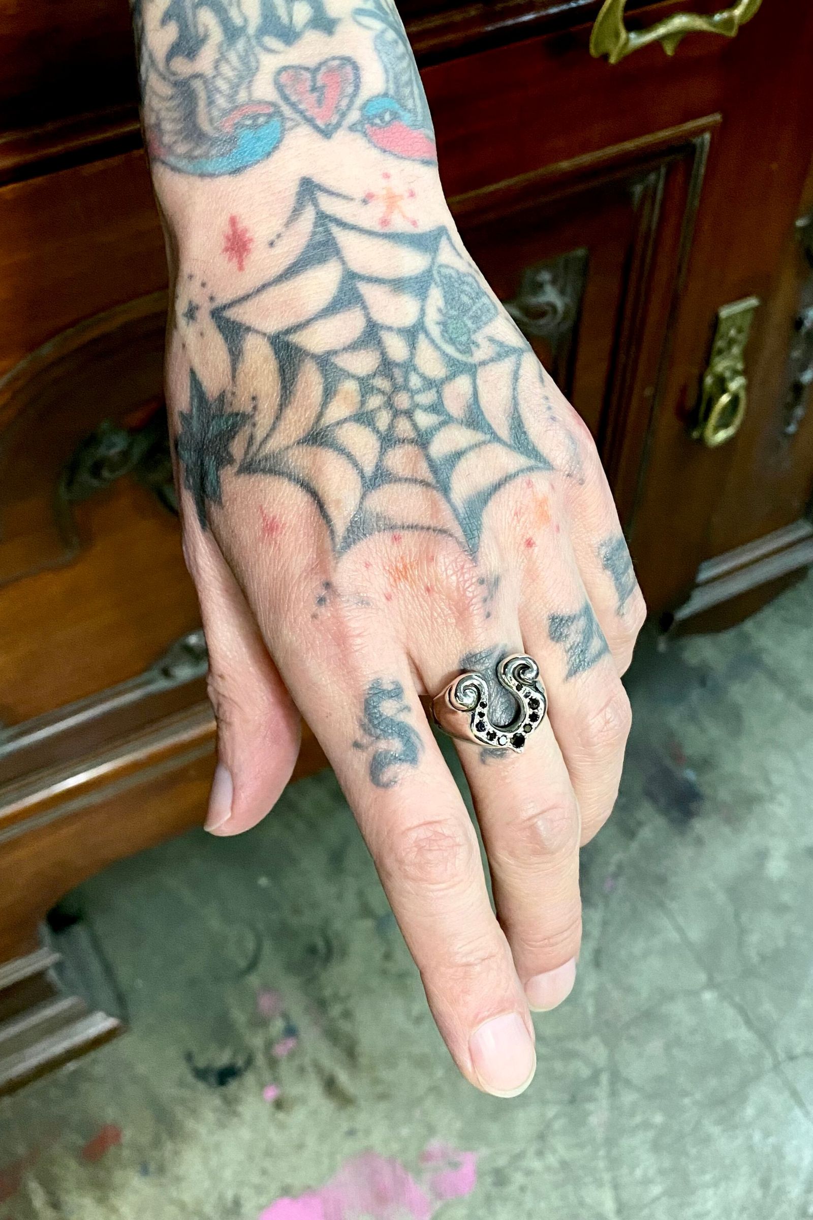 《受注生産》 RHYTHMIC HORSESHOE RING with BLACK CUBIC ZIRCONIA リング 【GOD SIZE】 注文から2～4入荷予定