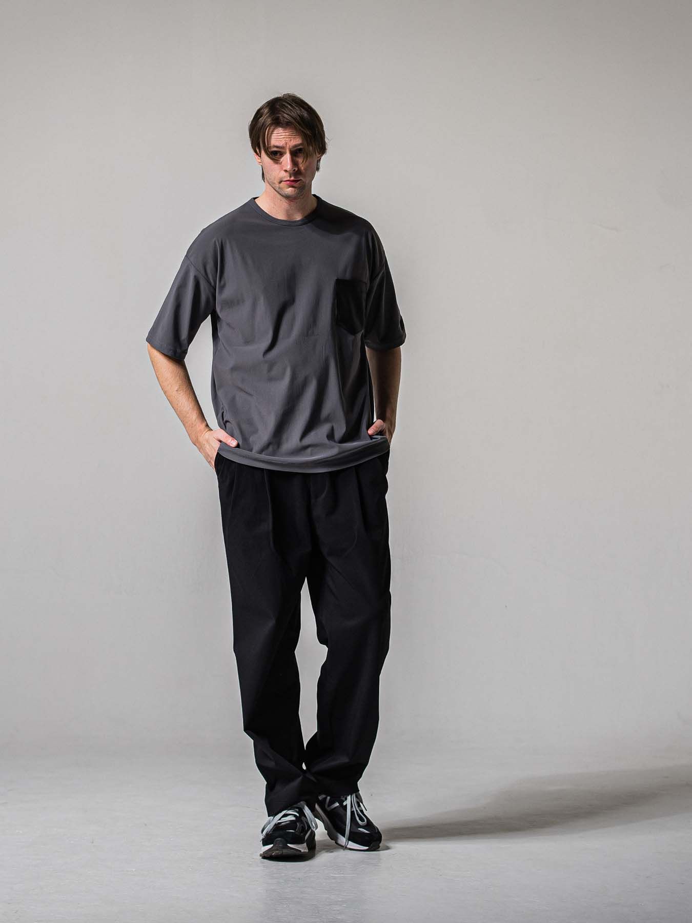 【予約品 11月16日(日) 締切】LEATER POCKET OVER NYLON T / エコレザーポケット ルーズTシャツ / グレー