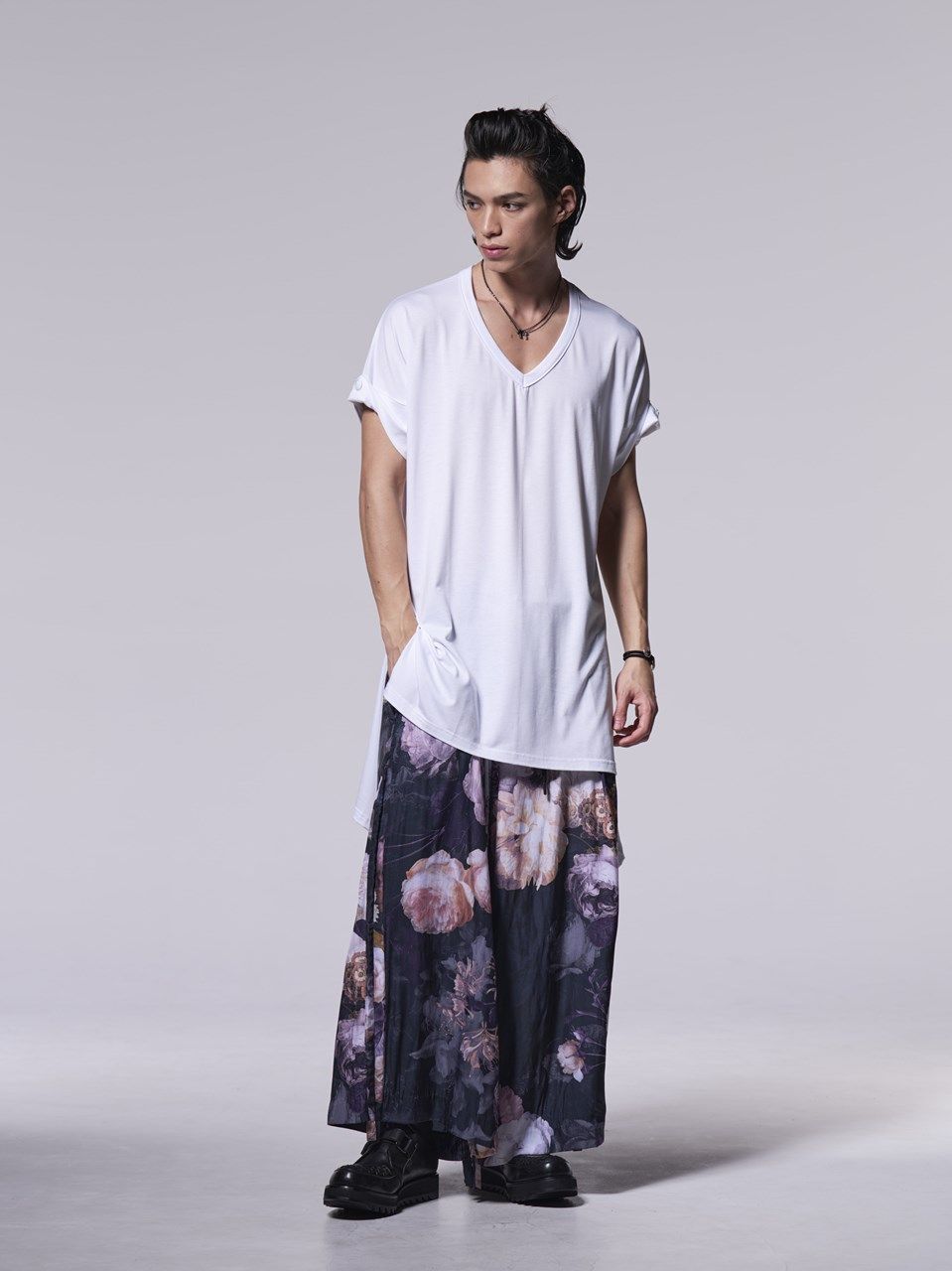 《予約品》  Flare V-Neck T-Shirt / VネックTシャツ / ホワイト