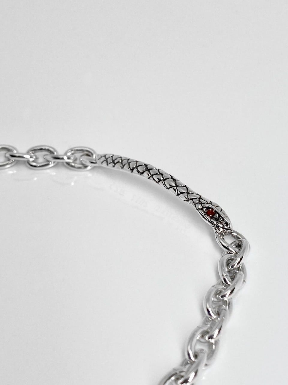 《受注生産》SNAKE CHAIN BRACELET w/ GARNET / スネークチェーンブレスレットガーネットアイズ / 注文から5～8週間後入荷予定