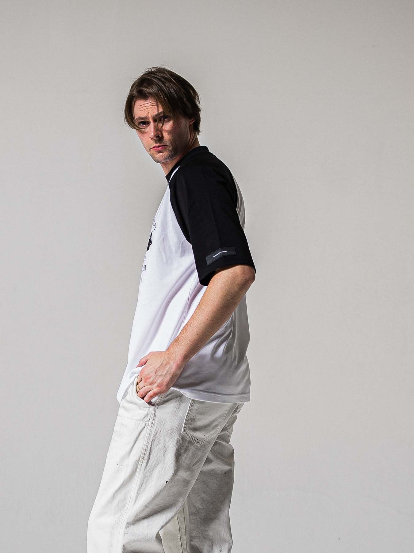 【予約品 11月16日(日) 締切】COLLEGE RAGLAN OVER TEE / カレッジロゴ ラグランスリーブ オーバーTシャツ / ホワイト×ブラック