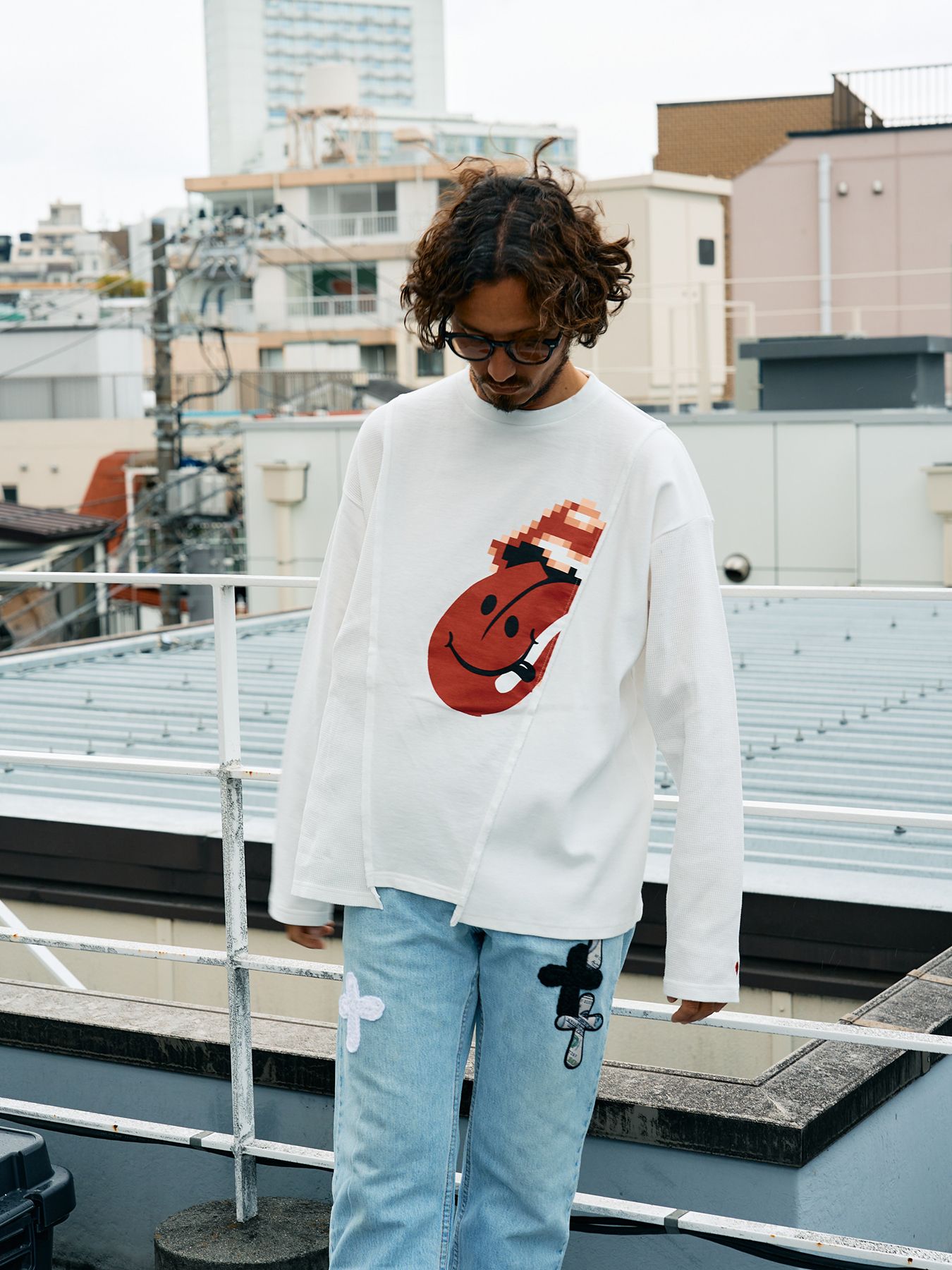 【予約品 5月8日(木) AM10時 締切】 3MIXレイヤードカットオフ モザイクプリント LS ワイドシルエットTシャツ / ホワイト