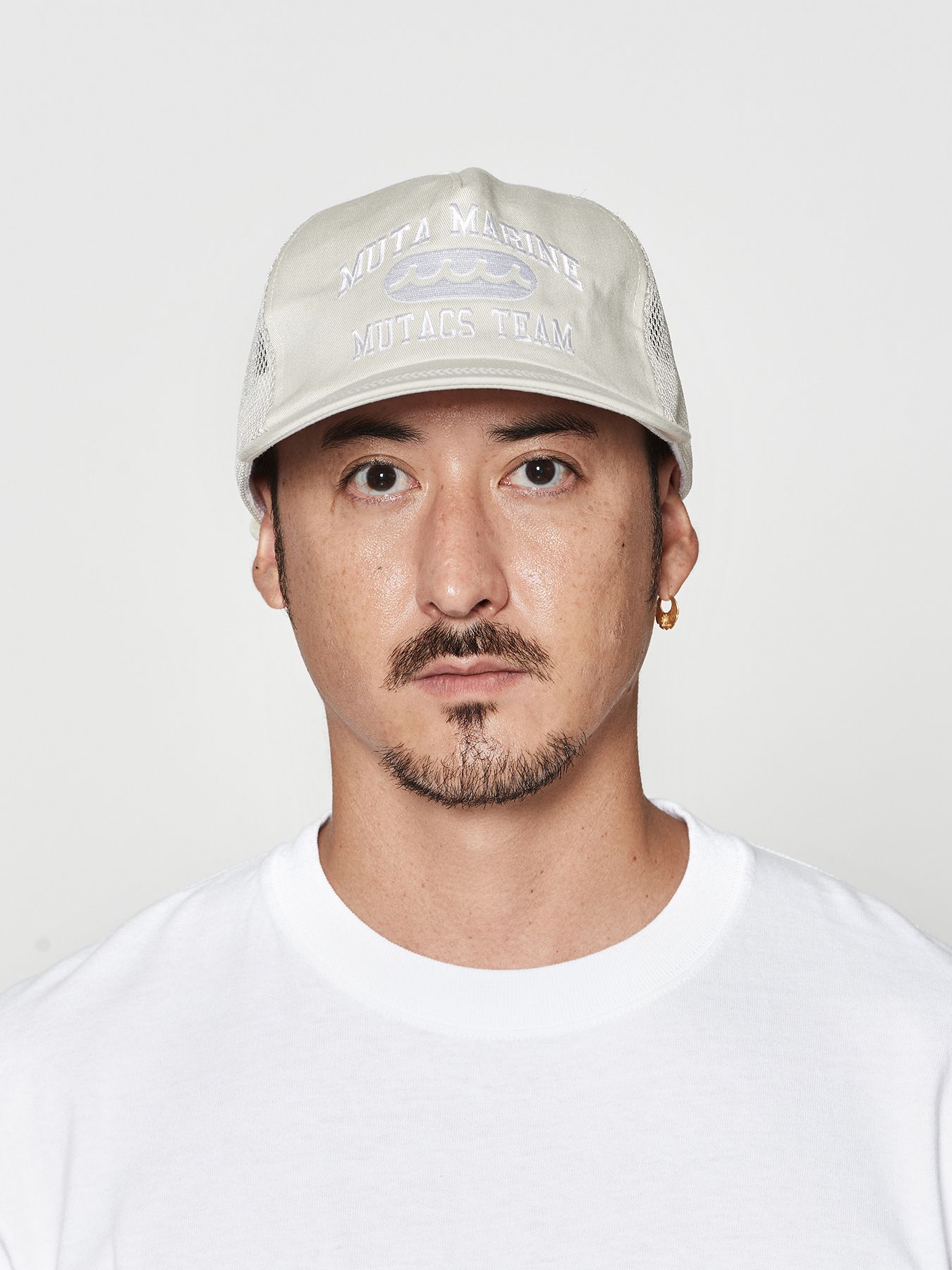 【予約品 10月9日(木) 締切】muta College Logo Mesh Cap / メッシュキャップ / ベージュ【Acanthus × muta MARINE】