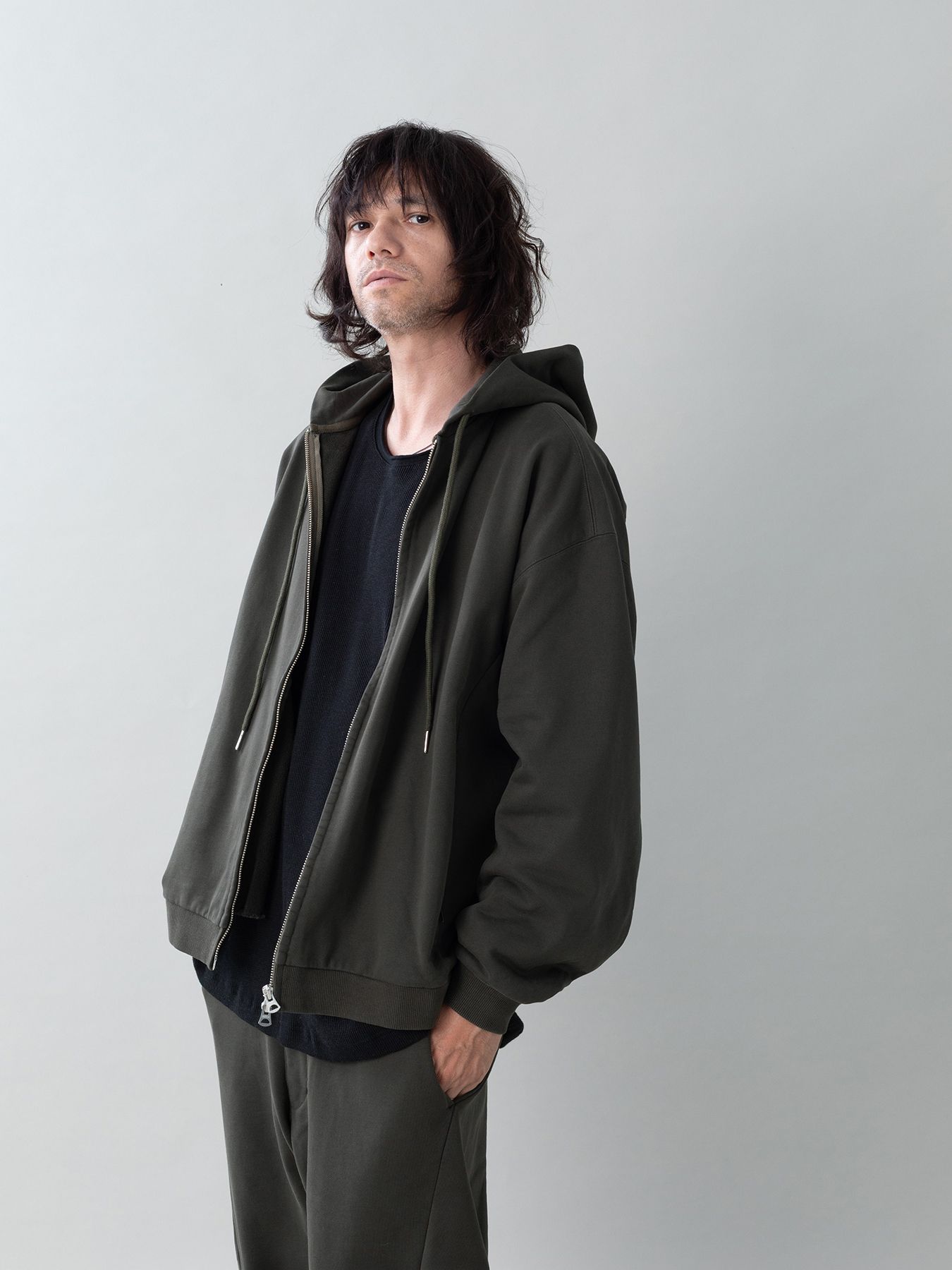 【予約品 5月6日(水) 締切】MOLD-SWEATPARKA / スウェットジップパーカー / チャコール