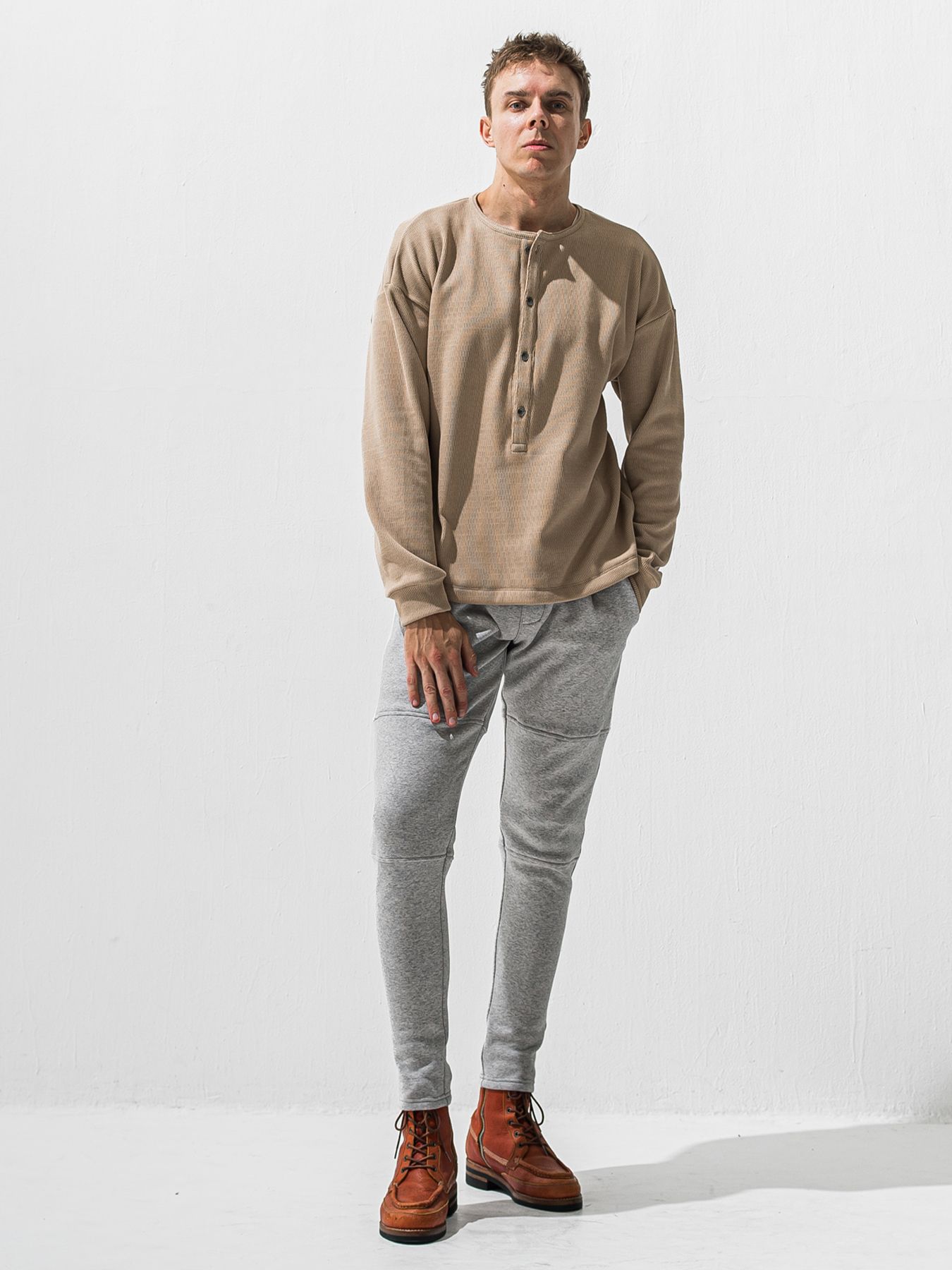 【予約品 9月6日(日) 締切】OVER HENRY VELOURS FLEECE THERMAL / 裏起毛 ハニカムサーマル オーバーサイズヘンリーネック / ブラウン
