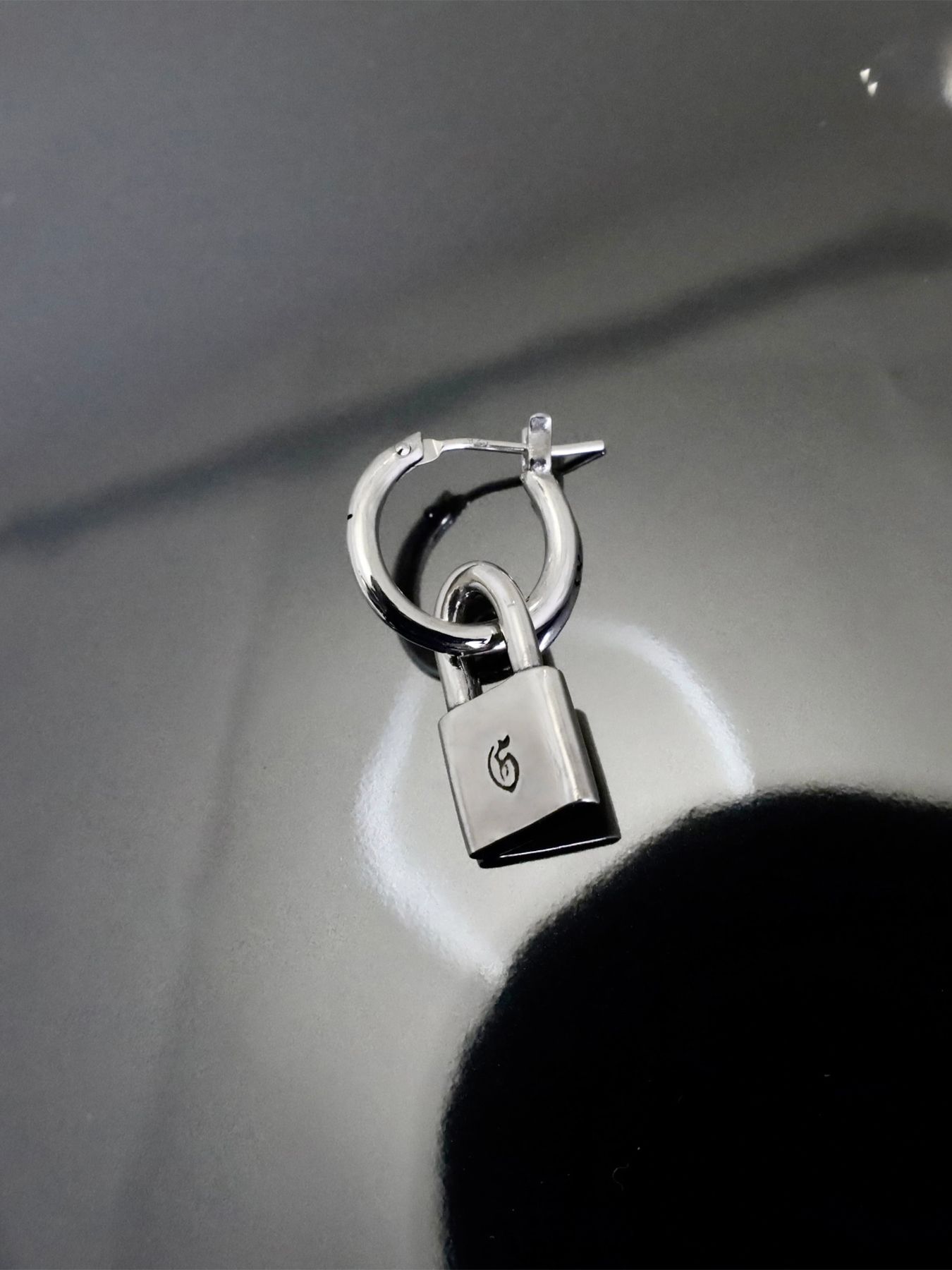 《受注生産》CROSS THIN HOOP with PADLOCK / クロスシンフープ ウィズ パドロック / 注文から1～2週間後入荷予定
