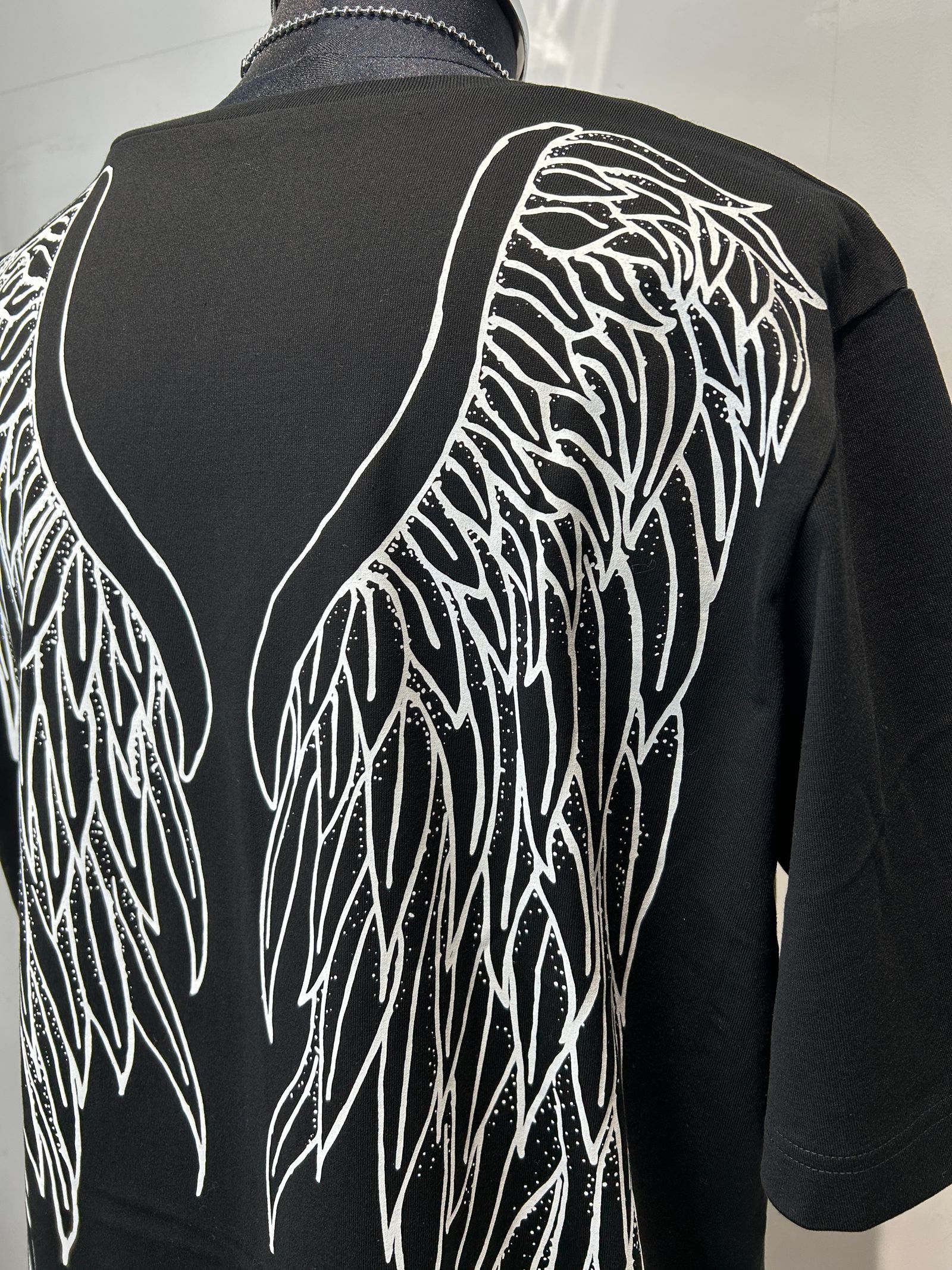 【予約】羽 VネックTee BLACK×WHITE GODSIZE
