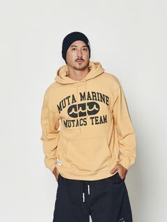 【予約品 10月9日(木) 締切】muta College Logo Hooded Sweatshirt / パーカー / イエロー【Acanthus × muta MARINE】