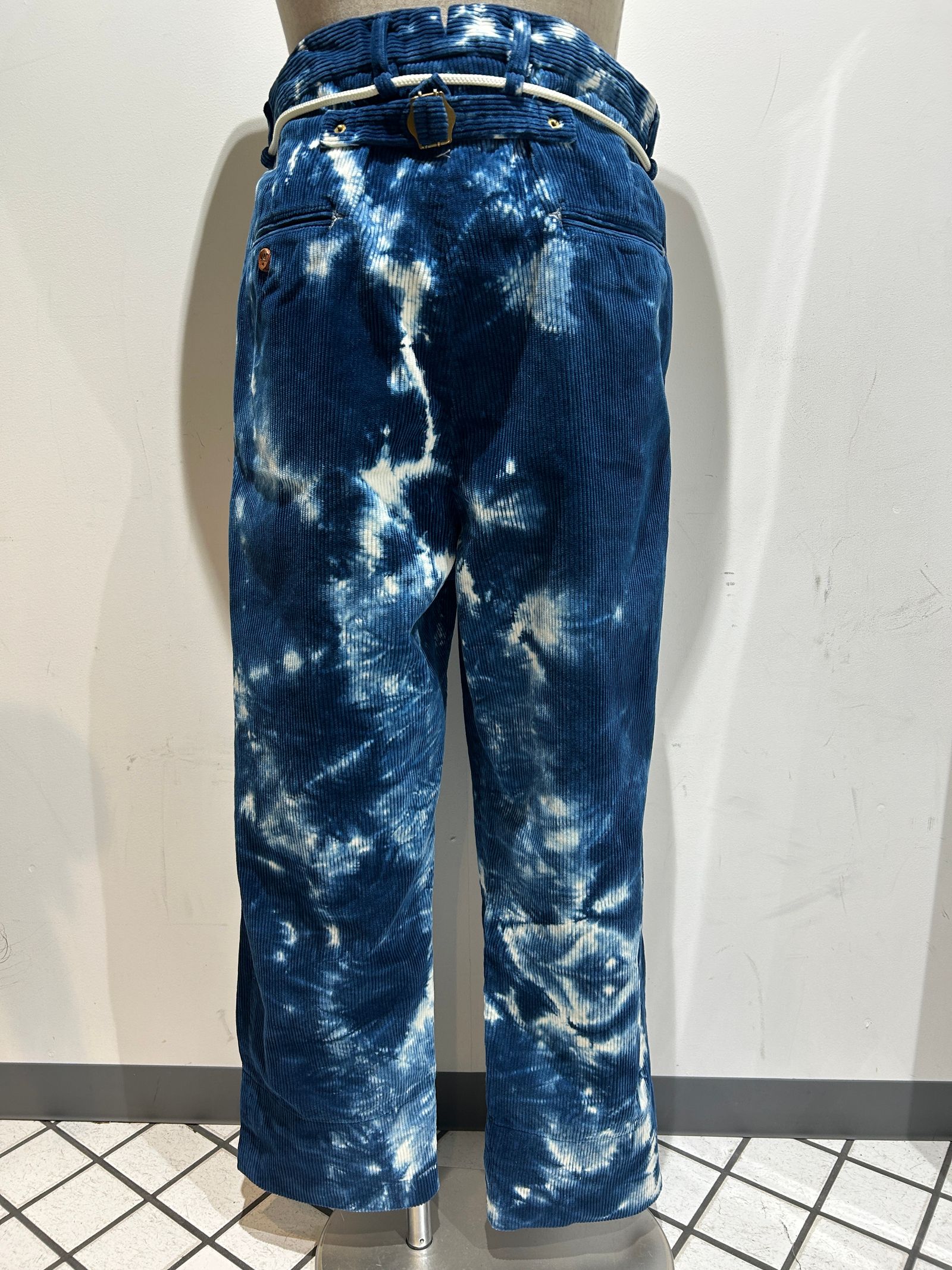 ワンタックコーディロイワイドパンツ ブルー  ブリーチ/アレフルード