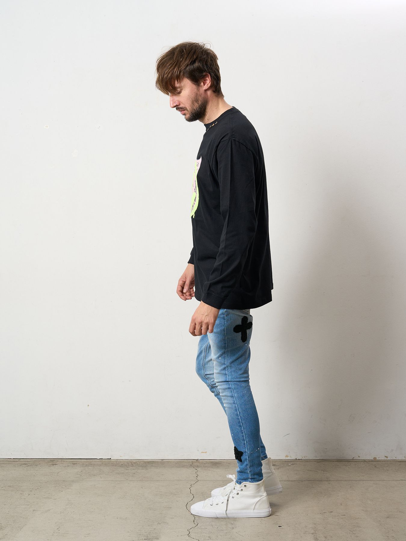 【予約品 5月8日(木) AM10時 締切】 5.6ozコットン天竺 ラベルスマイル発泡プリントLS Tシャツ / ブラック