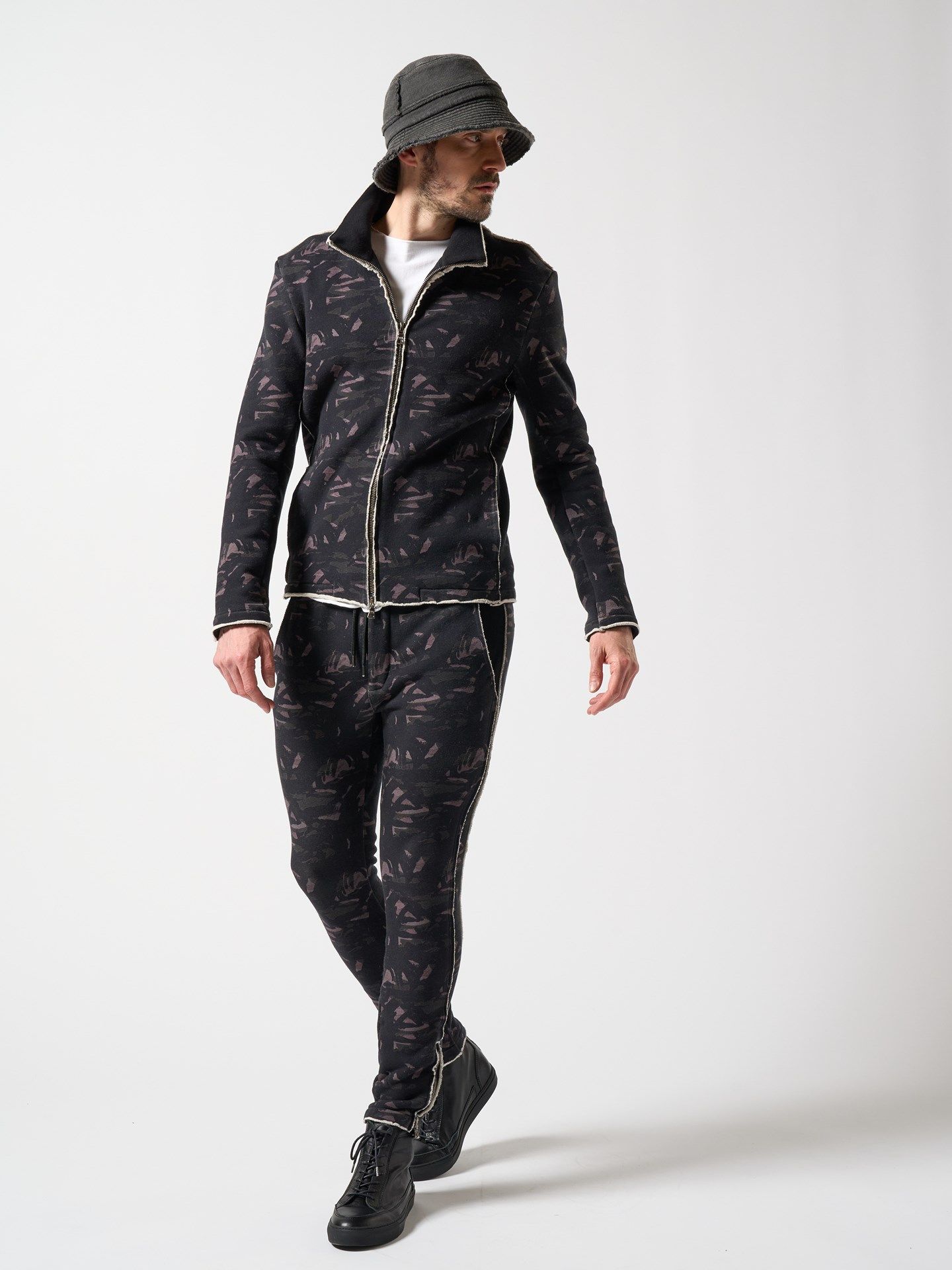 【予約品】 hem zip seam pants / スリムパンツ / ブラック・カモ