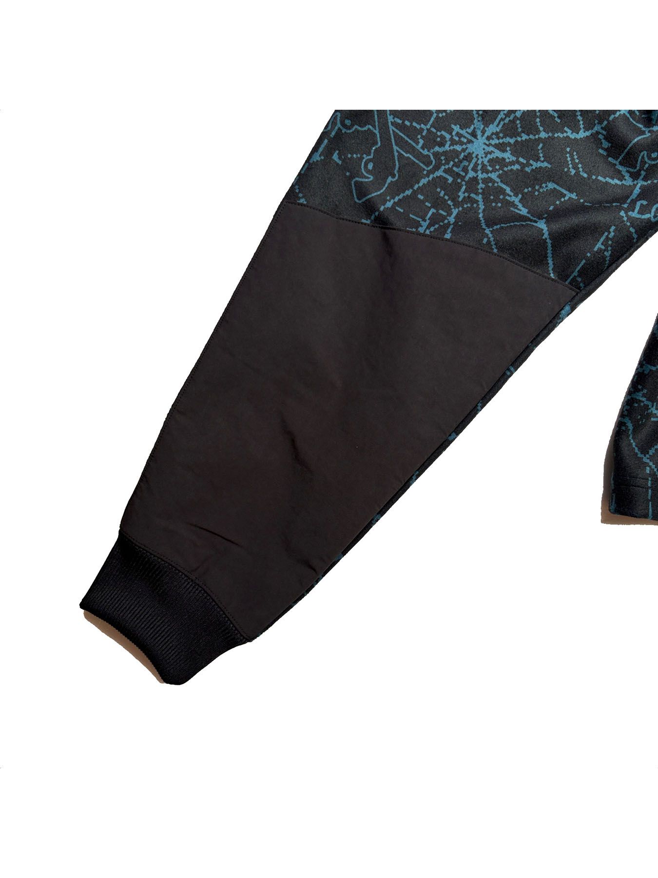 【予約品 3月9日(月) 18:00 締切】SPIDER PRINT T CRY / クリスタルクロスガン スパイダープリント フリース ロンT / ブラック×ブルー