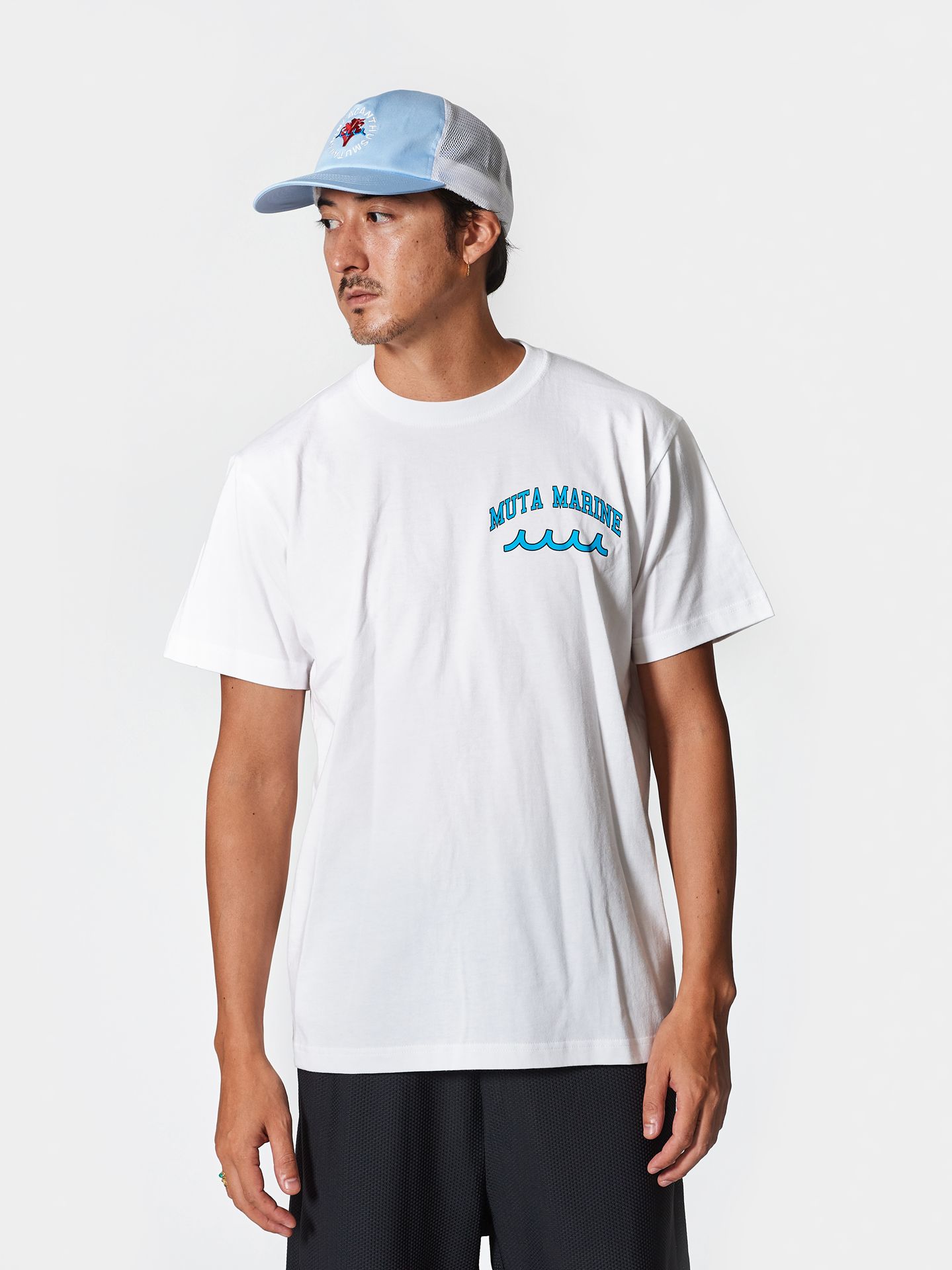 【予約】 muta College Logo Tee / Tシャツ / ホワイト 【Acanthus×muta】