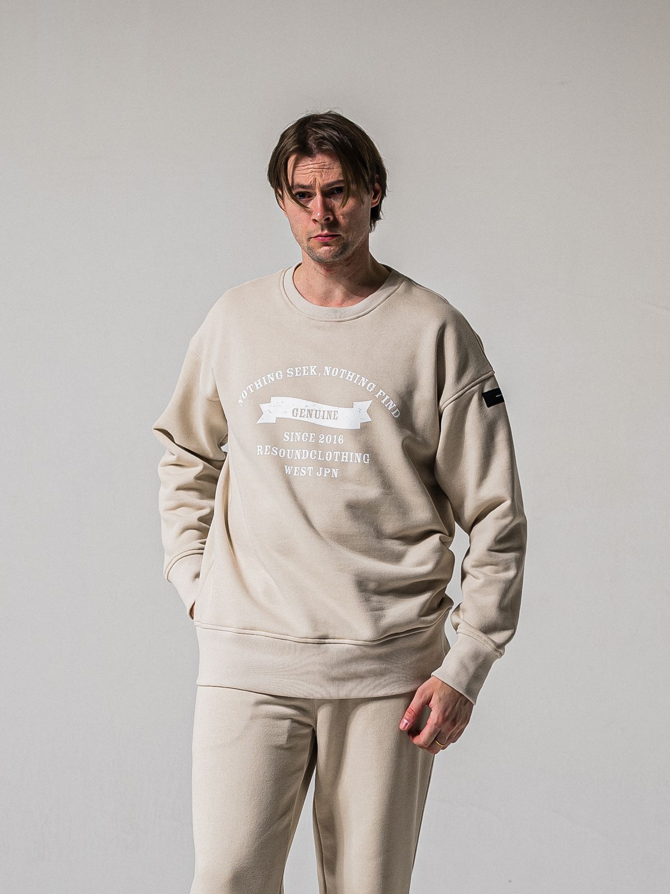 【予約品 11月16日(日) 締切】HF URAKE COLLEGE DROP TRAINER / 裏毛 カレッジロゴルーズ トレーナー / グレージュ