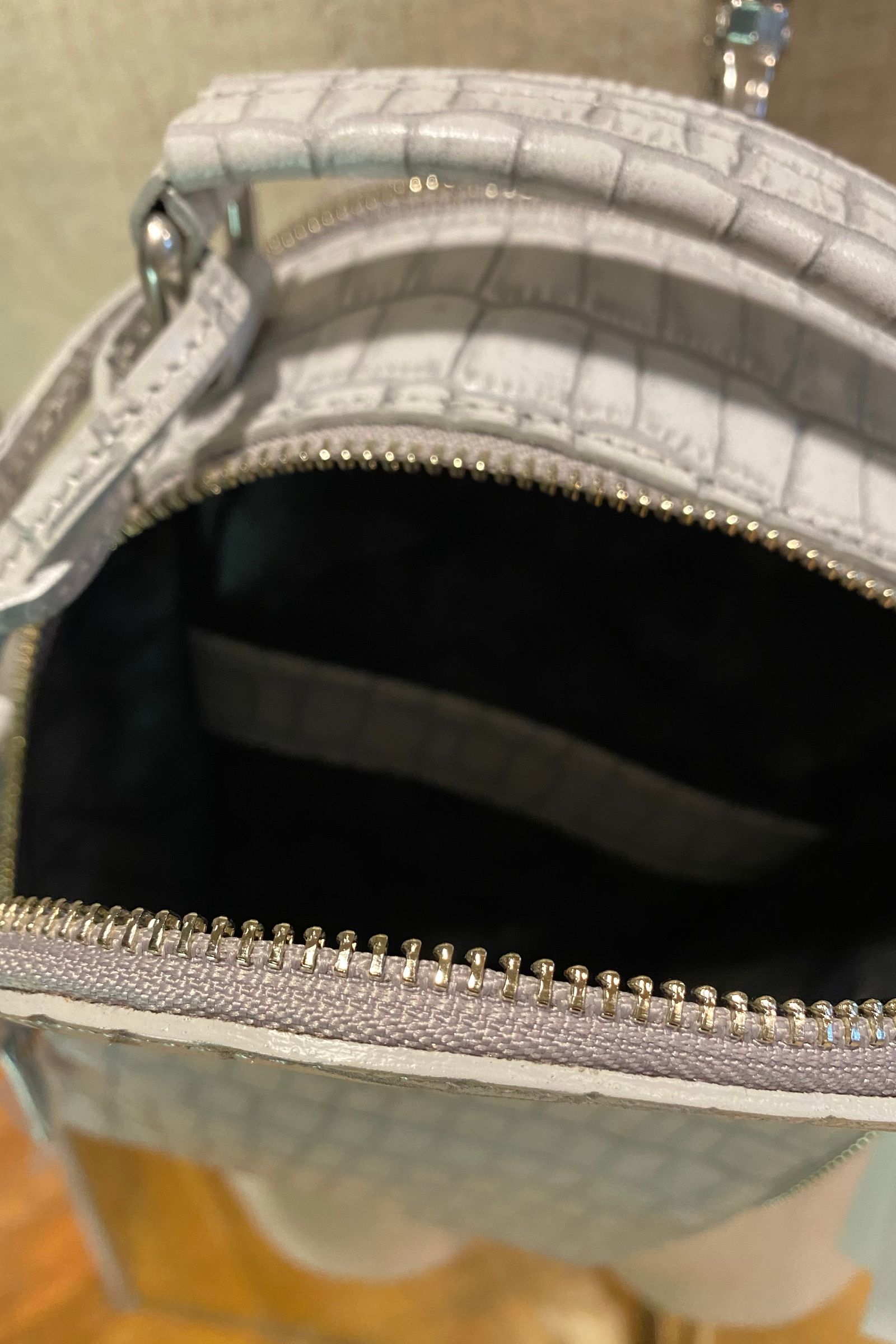 2WAYボディバッグ Tint Embossing Leather / White 【aniary】