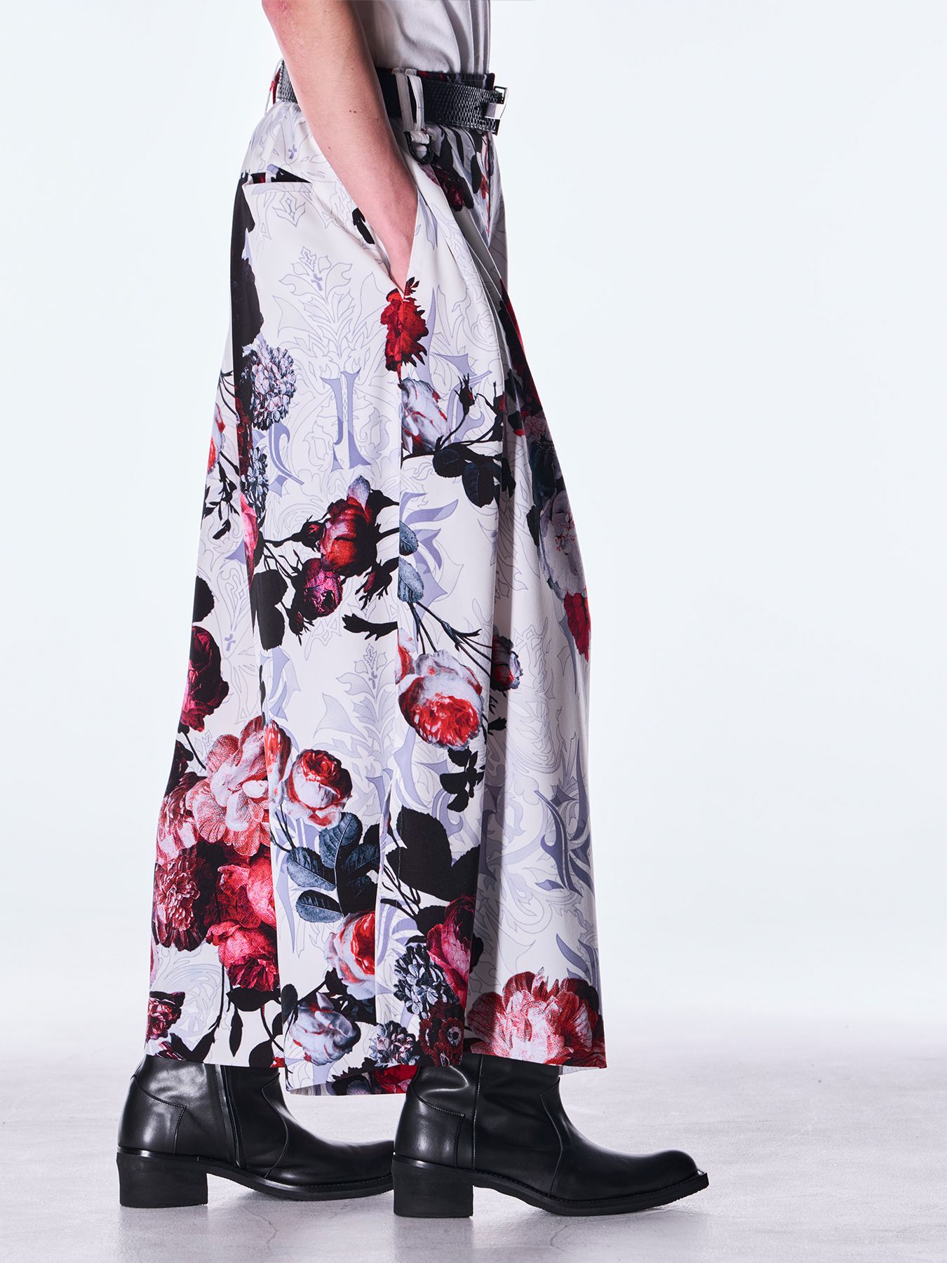 【予約品 6月29日(月) 締切】Goth Flora Suede Satin Wide Tuck Slacks / ワイドタックスラックス / ホワイト