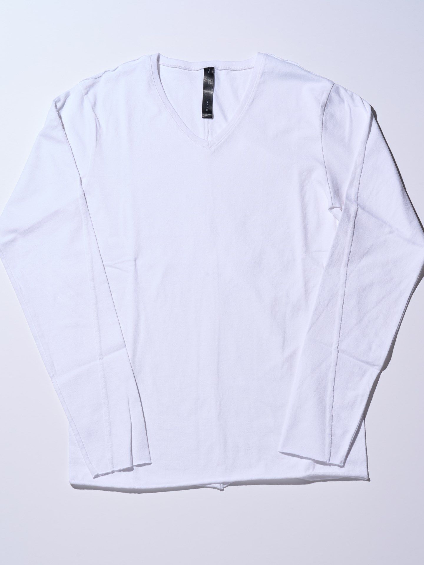 【予約品】 cut-off V-neck L/S / VネックTシャツ / ホワイト