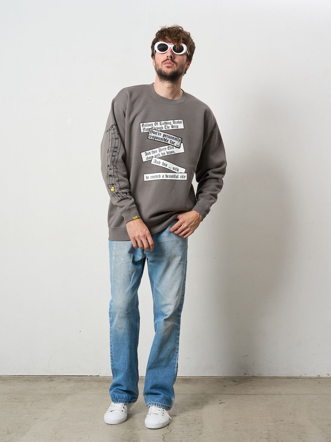 【予約品 5月8日(木) AM10時 締切】 TC裏毛起毛 リリック リボン シークインMUSICプリント スウェットシャツ / チャコールグレー