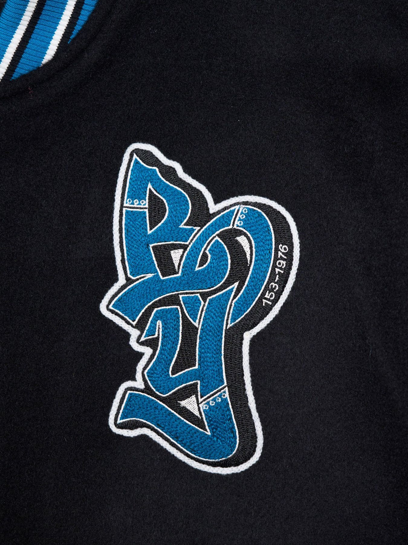 ”Love never ends" BOY LOGO STADIUM JUMPER / スタジャン / ブラック