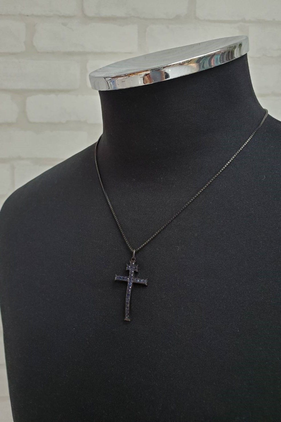 IIV CROSS PENDANT / SV.MATTE BK.SAPPHIRE