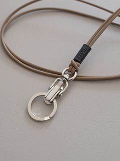 《予約品》 CLIP LEATHER STRAP / クリップ式ネックストラップ / キャメル 【Iroquois.SENTI】
