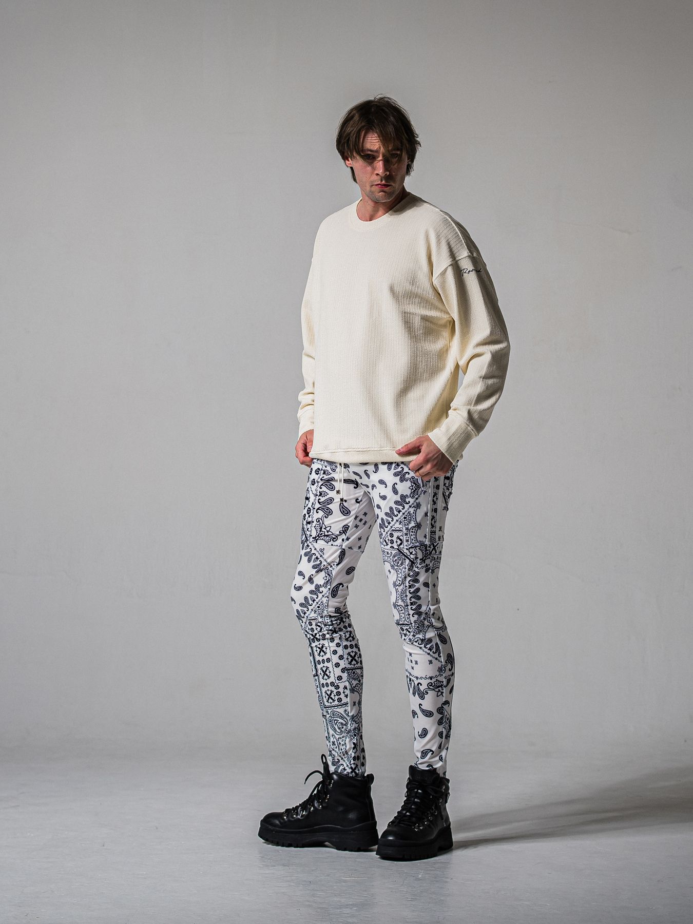 【予約品 11月16日(日) 締切】BLISTER TRAINER / ブリスターニット トレーナー  / オフ