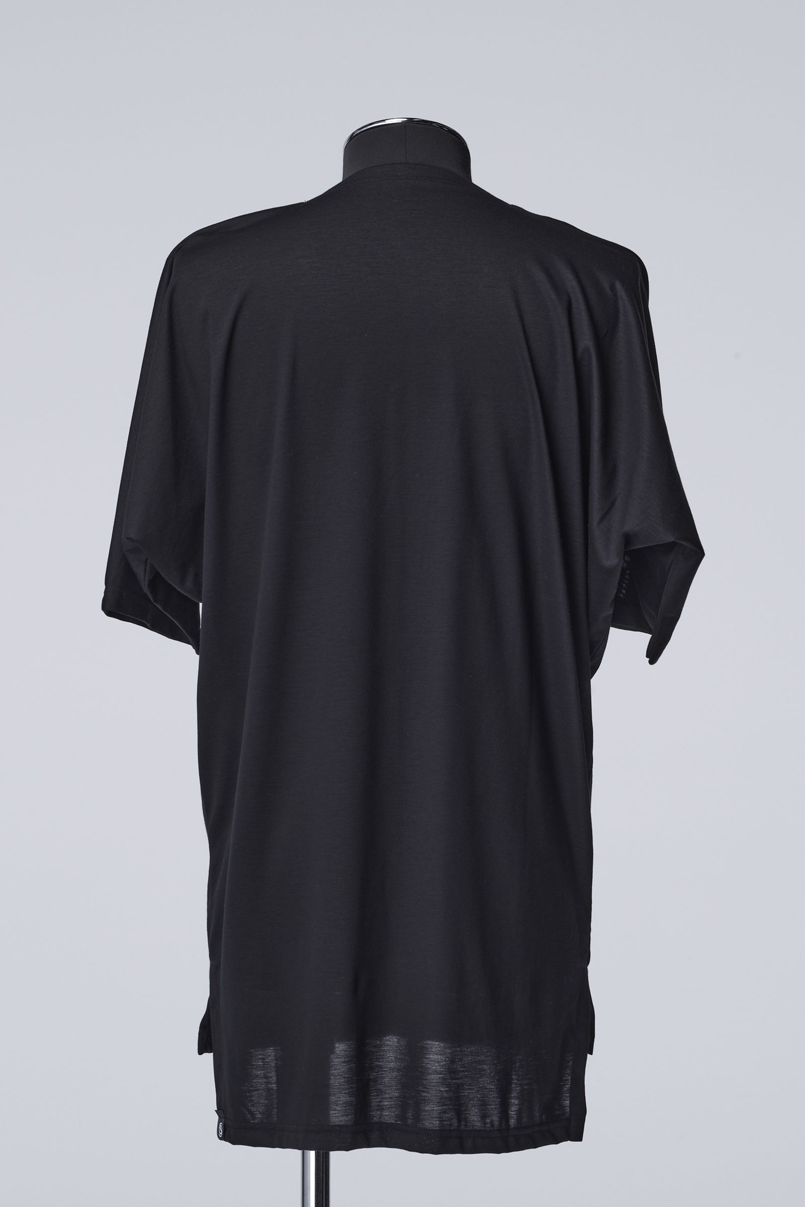 《予約》 Viscose Organic Frill V Dolman T-Shirt / ブラック 【THE ONENESS】 12月以降入荷予定