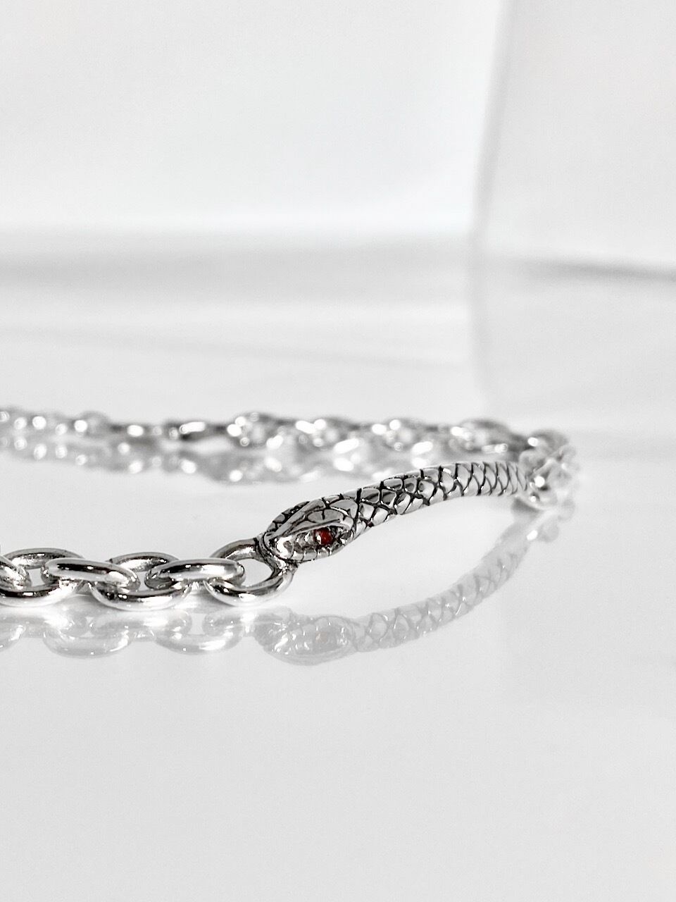 《受注生産》SNAKE CHAIN BRACELET w/ GARNET / スネークチェーンブレスレットガーネットアイズ / 注文から5～8週間後入荷予定