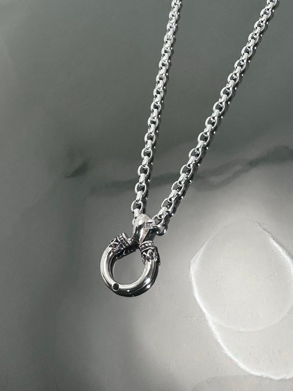 《受注生産》 CROWN HORSESHOE w/ BLACK DIAMOND NECKLACE / クラウンホースシューブラックダイヤモンドネックレス 【注文から2～3週間後入荷予定】