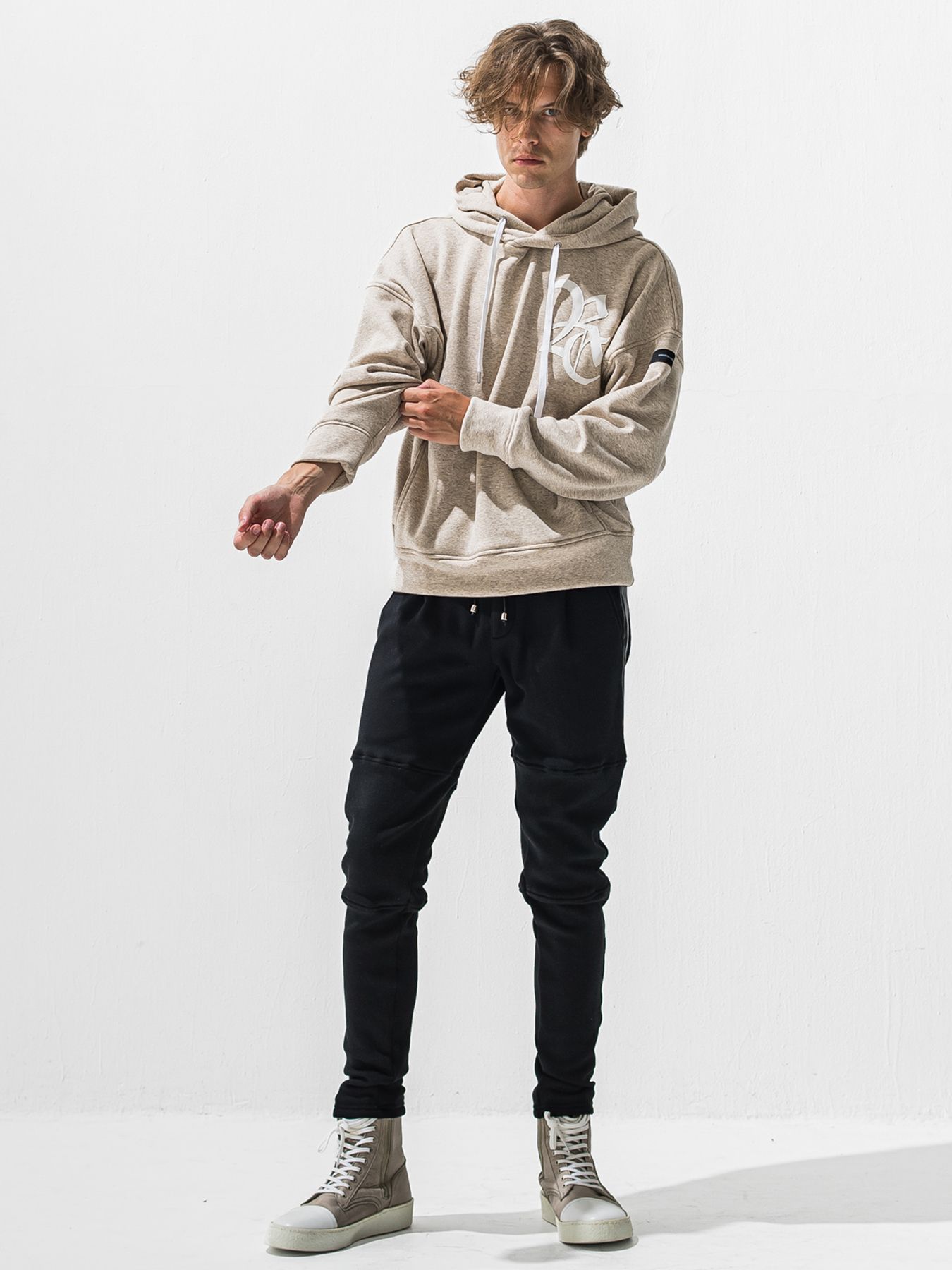 【予約品 9月6日(日) 締切】RC VELOURS FLEECE HOODIE / RCレザーワッペン 裏起毛 ルーズフーディー / ブラウン