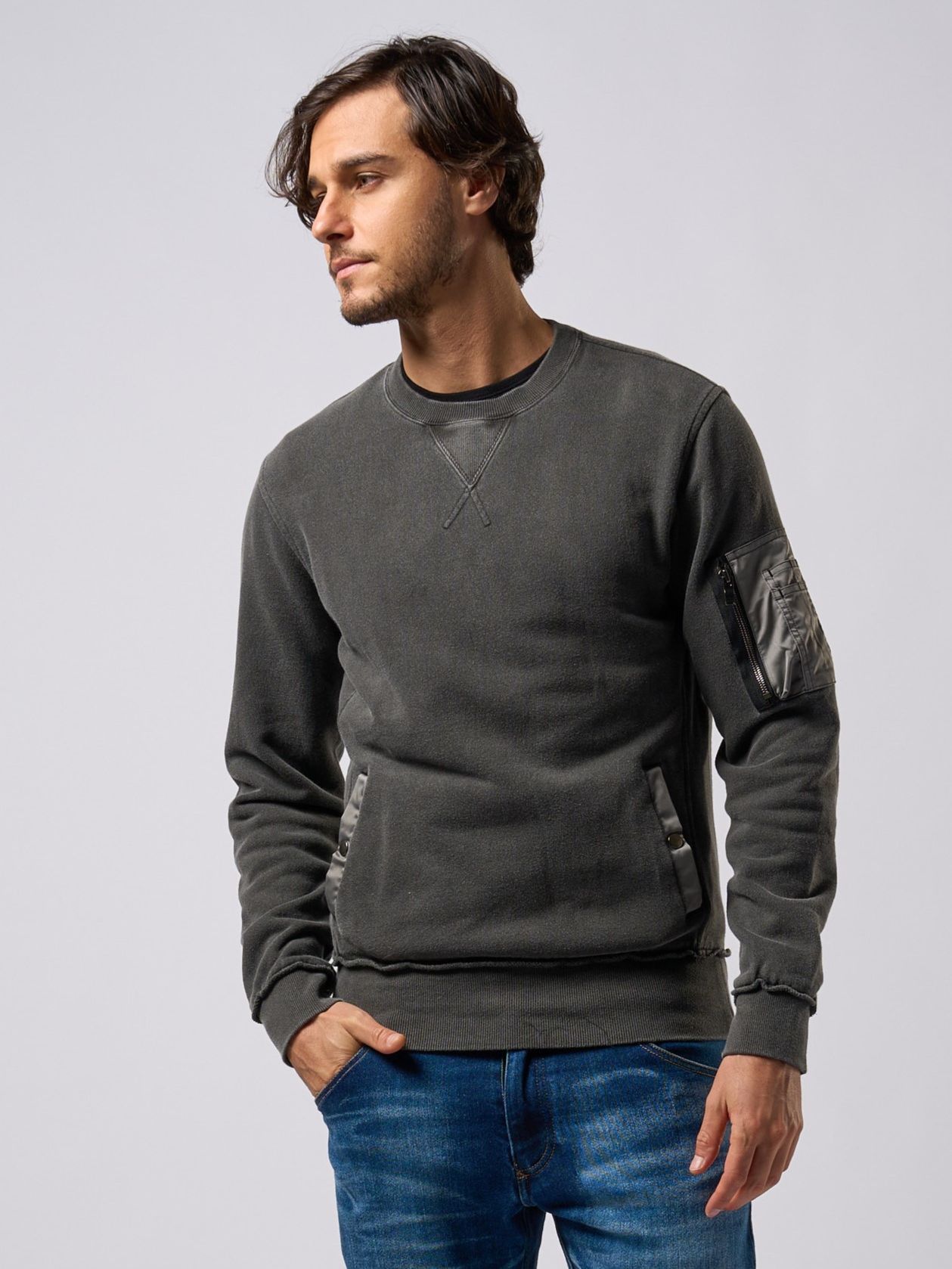 【予約品9月19日 10時締め】 MA-1 sweatshirt / プルオーバースウェット / ブラック