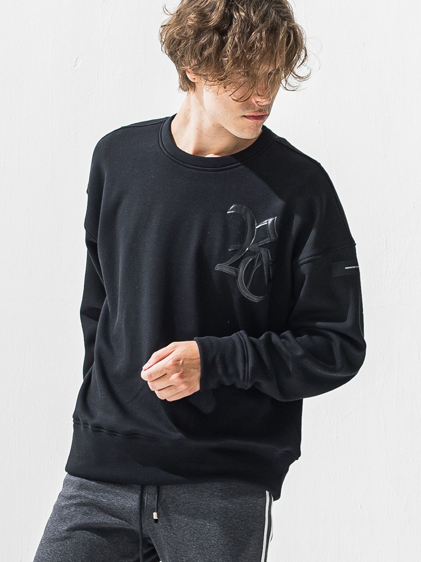 【予約品 9月6日(日) 締切】RC VELOURS FLEECE DROP TRAINER / RCレザーワッペン 裏起毛 ルーズトレーナー / ブラック