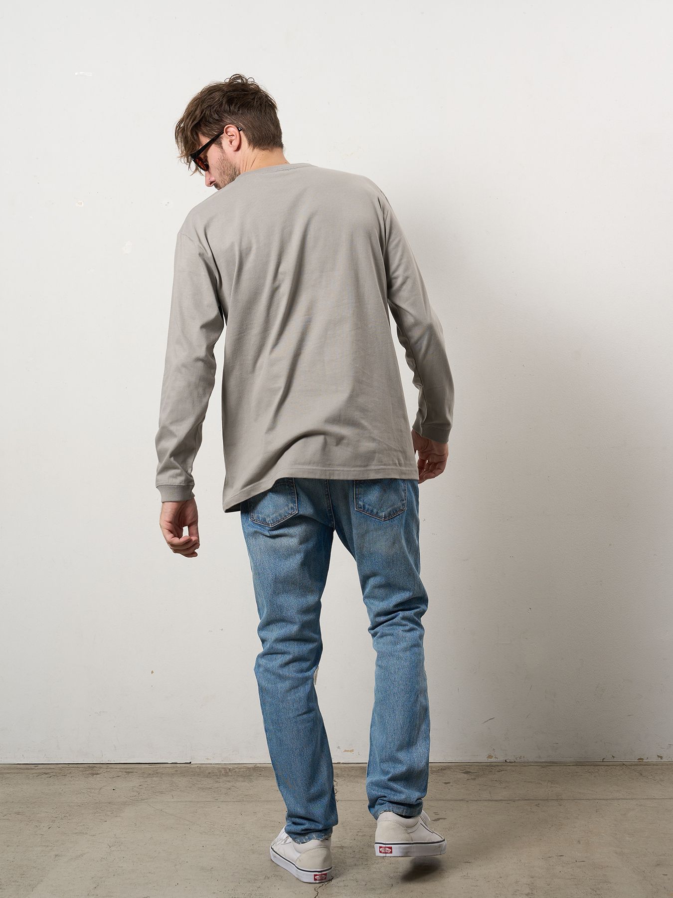 【予約品 10月16日(木) 締切】5.6ozコットン天竺 タイトルボックスシークイン LSシャツ / チャコールグレー