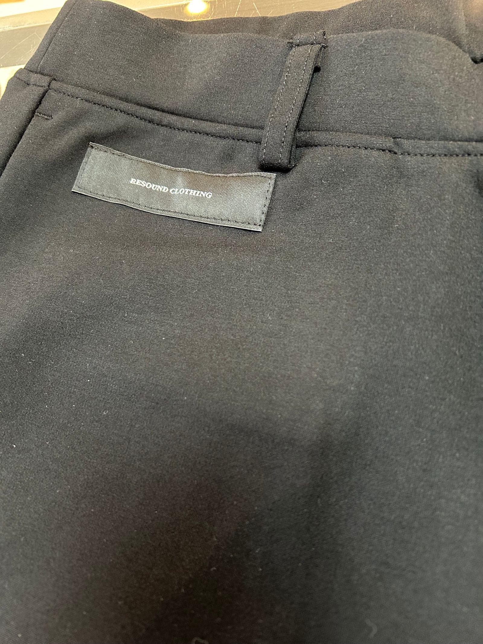 ERIC EASY PANTS セミルーズフィット パンツブラック