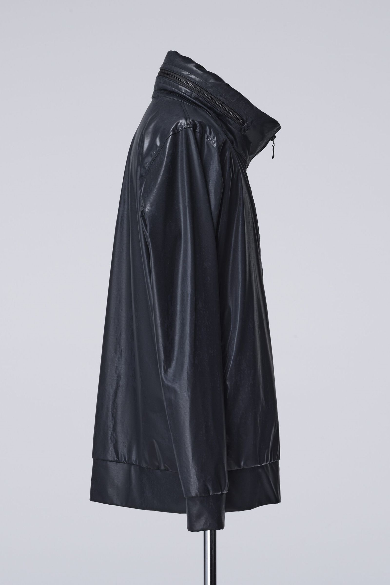 《予約》 Cross Dot Wet Print Stand Collar Zip Blouson  / ブラック 【THE ONENESS】 11月入荷予定