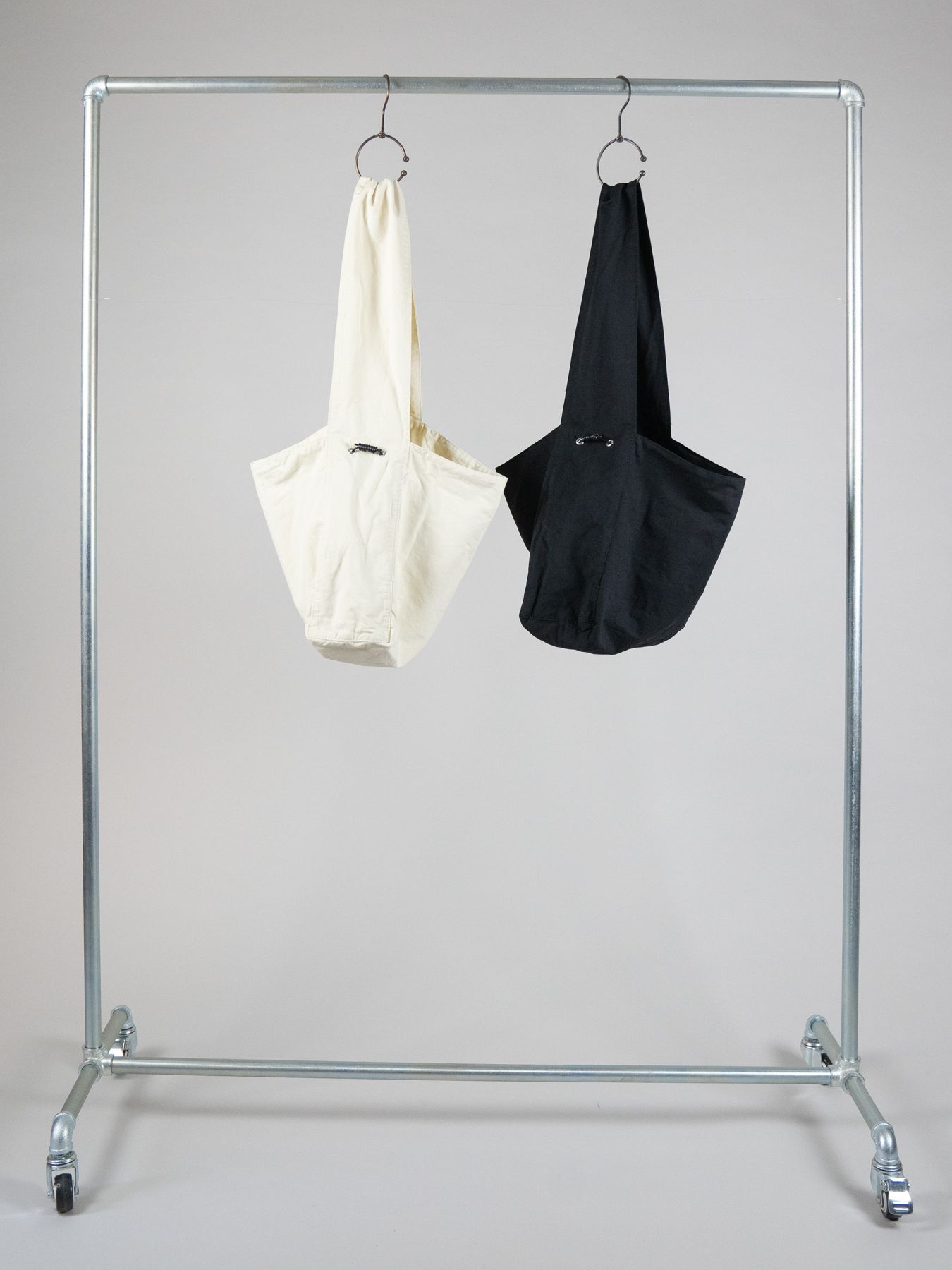 LEATHER CORD SHOULDER BAG / ショルダーバッグ / ホワイト 【Iroquois.SENTI】