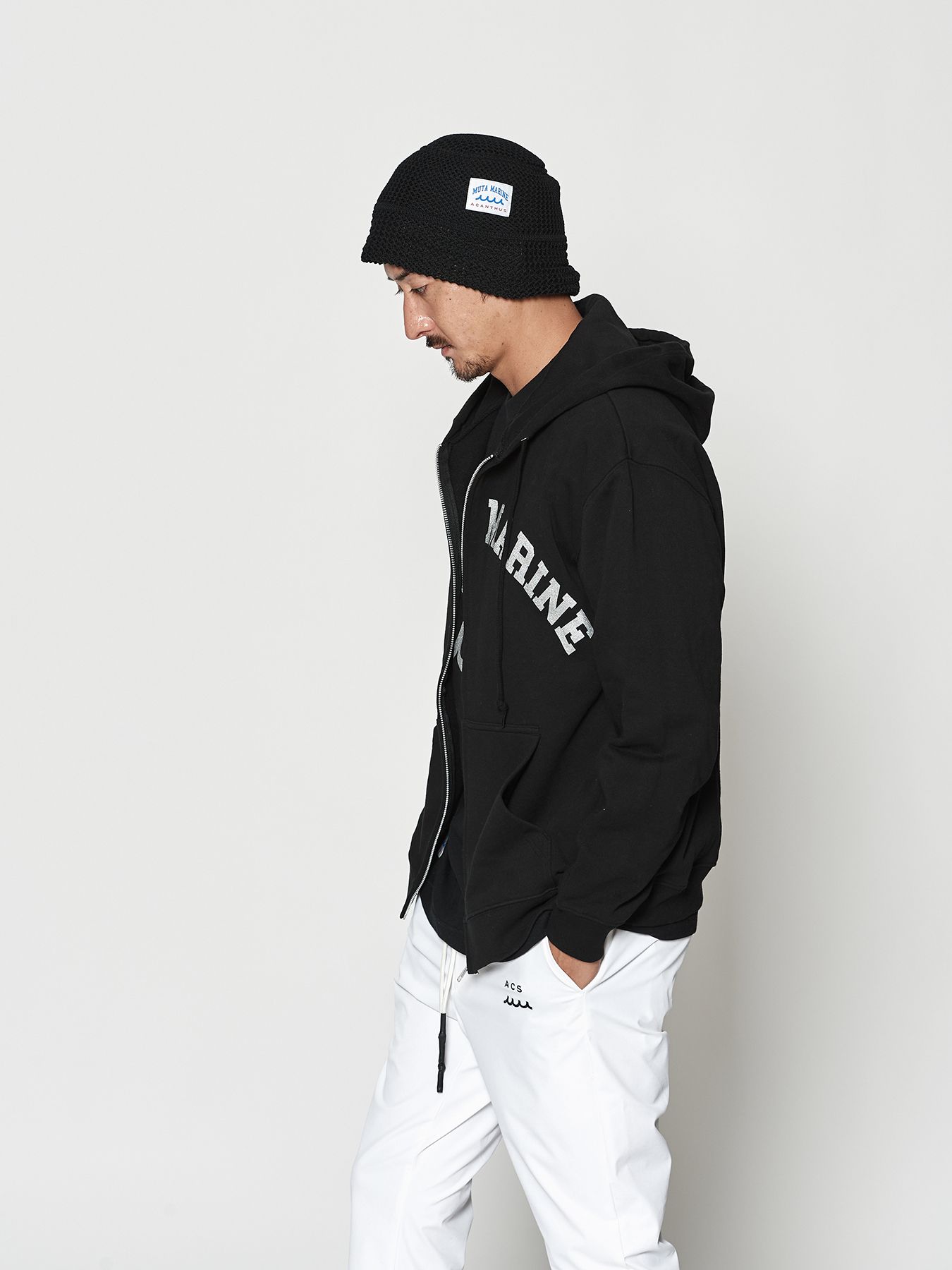 【予約品 10月9日(木) 締切】muta Arc Logo Zip Up Hooded Sweatshirt / ジップパーカー / ブラック【Acanthus × muta MARINE】
