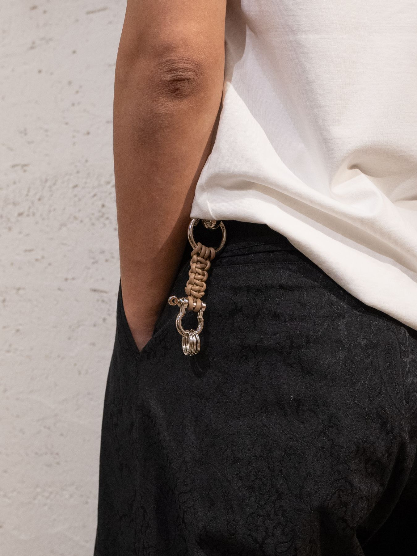 《予約品》 LEATHER BRAID KEY HOLDER / キーホルダー / キャメル 【Iroquois.SENTI】