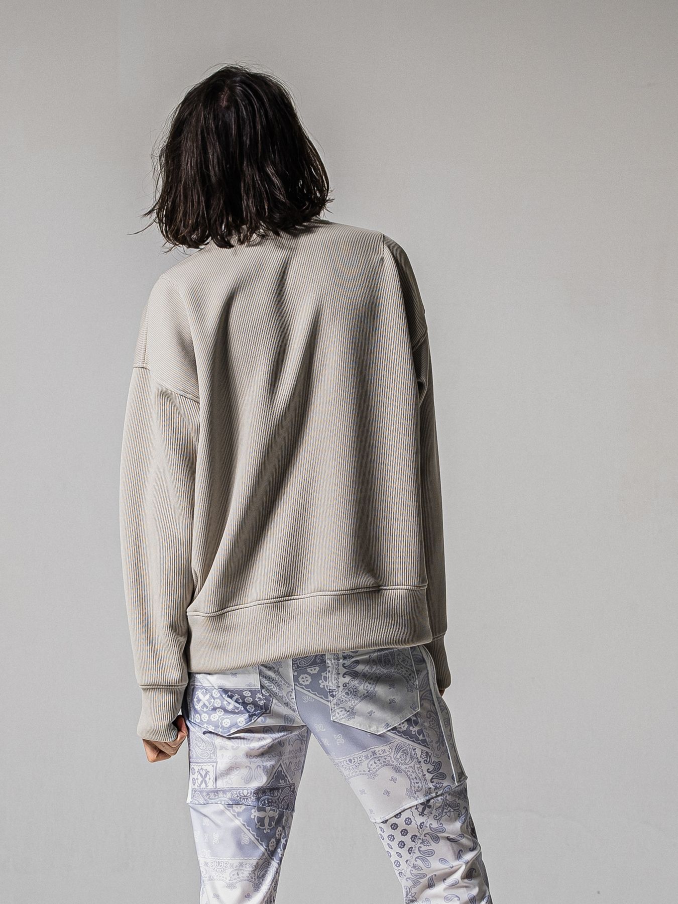 【予約品 11月16日(日) 締切】AZE MILITARY DROP TRAINER / 畔編みニット トレーナー / グレージュ